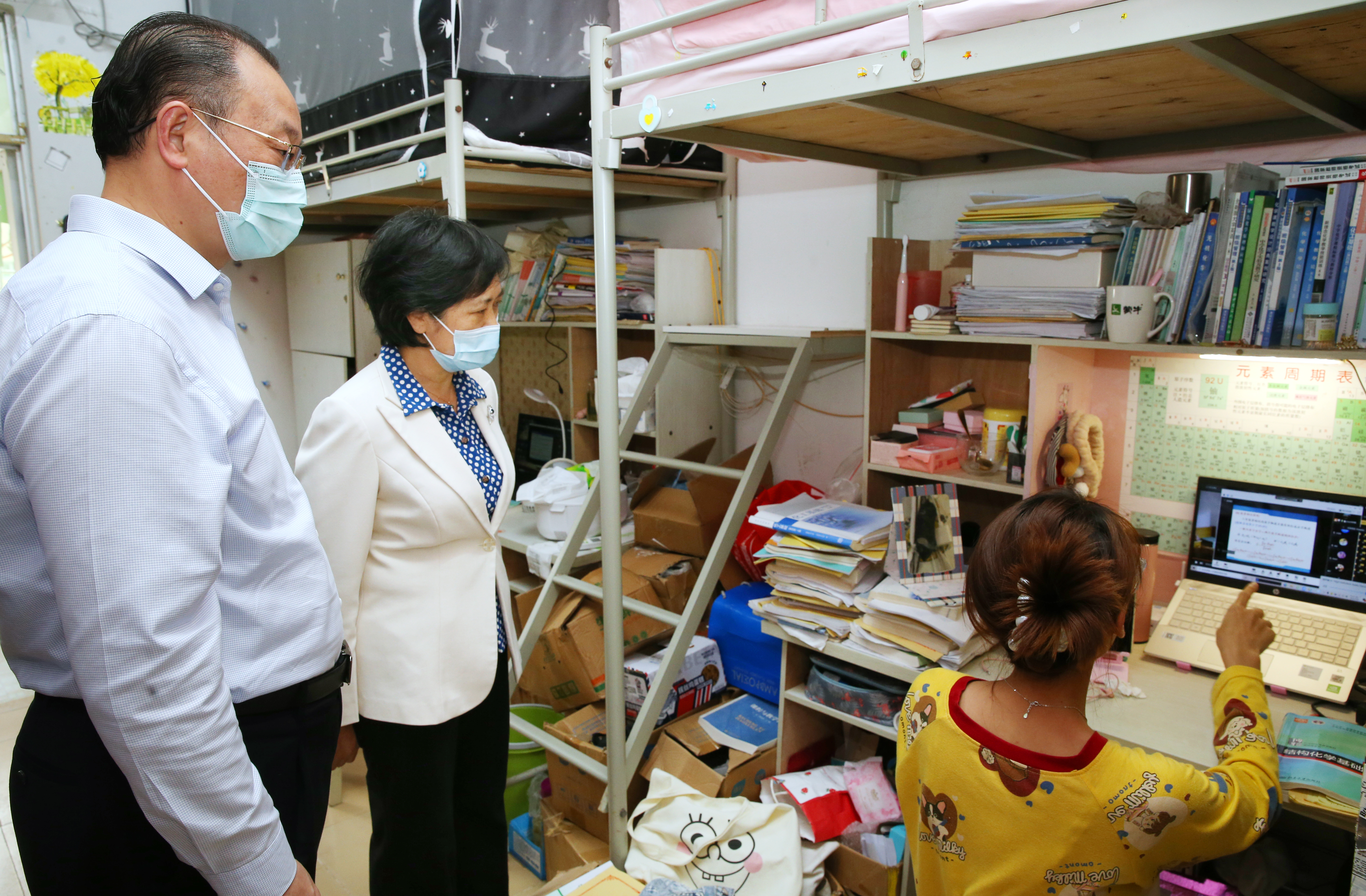 校领导检查线上教学情况