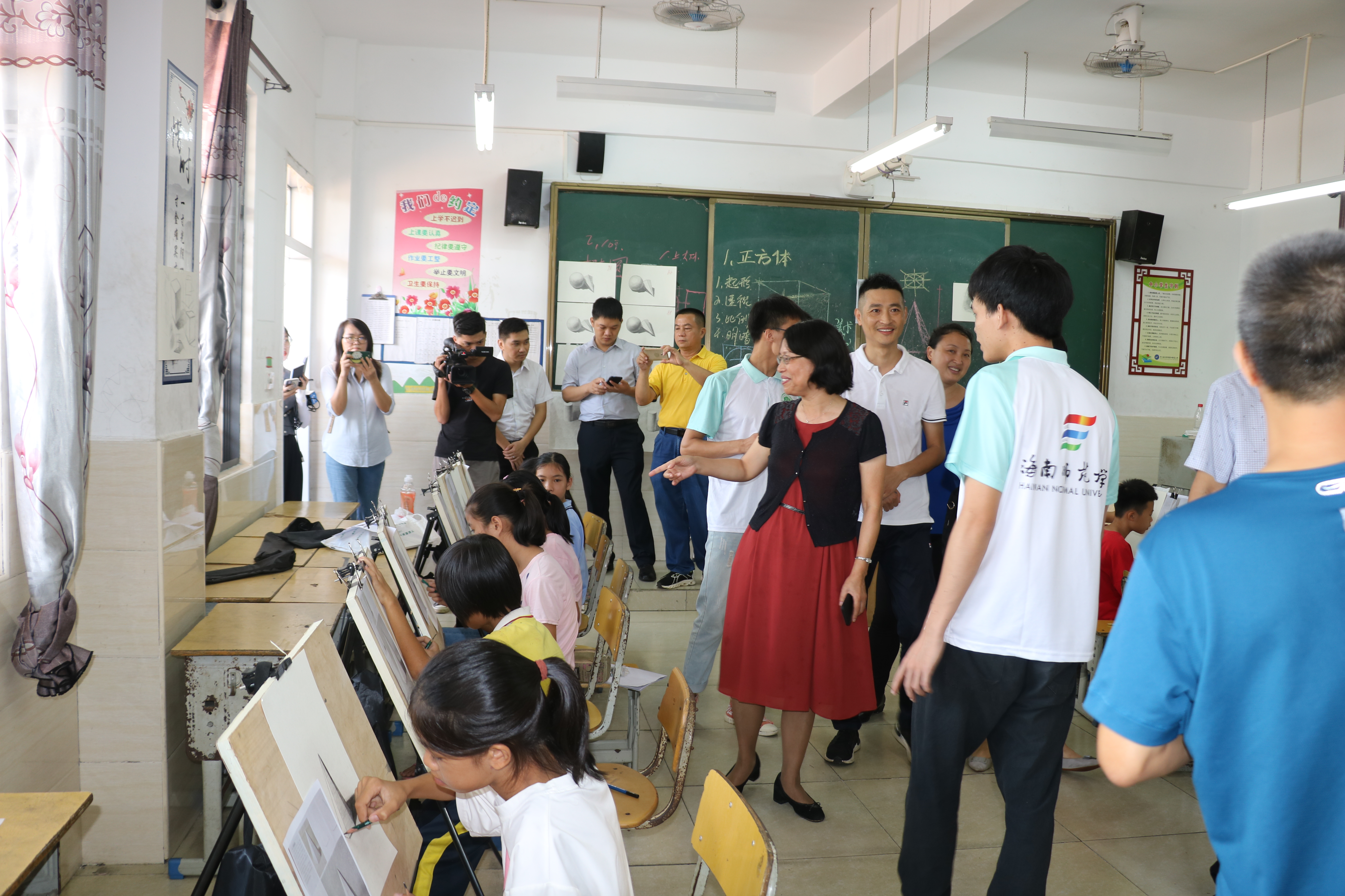 校领导参观指导2020暑期兴趣特长班开展情况