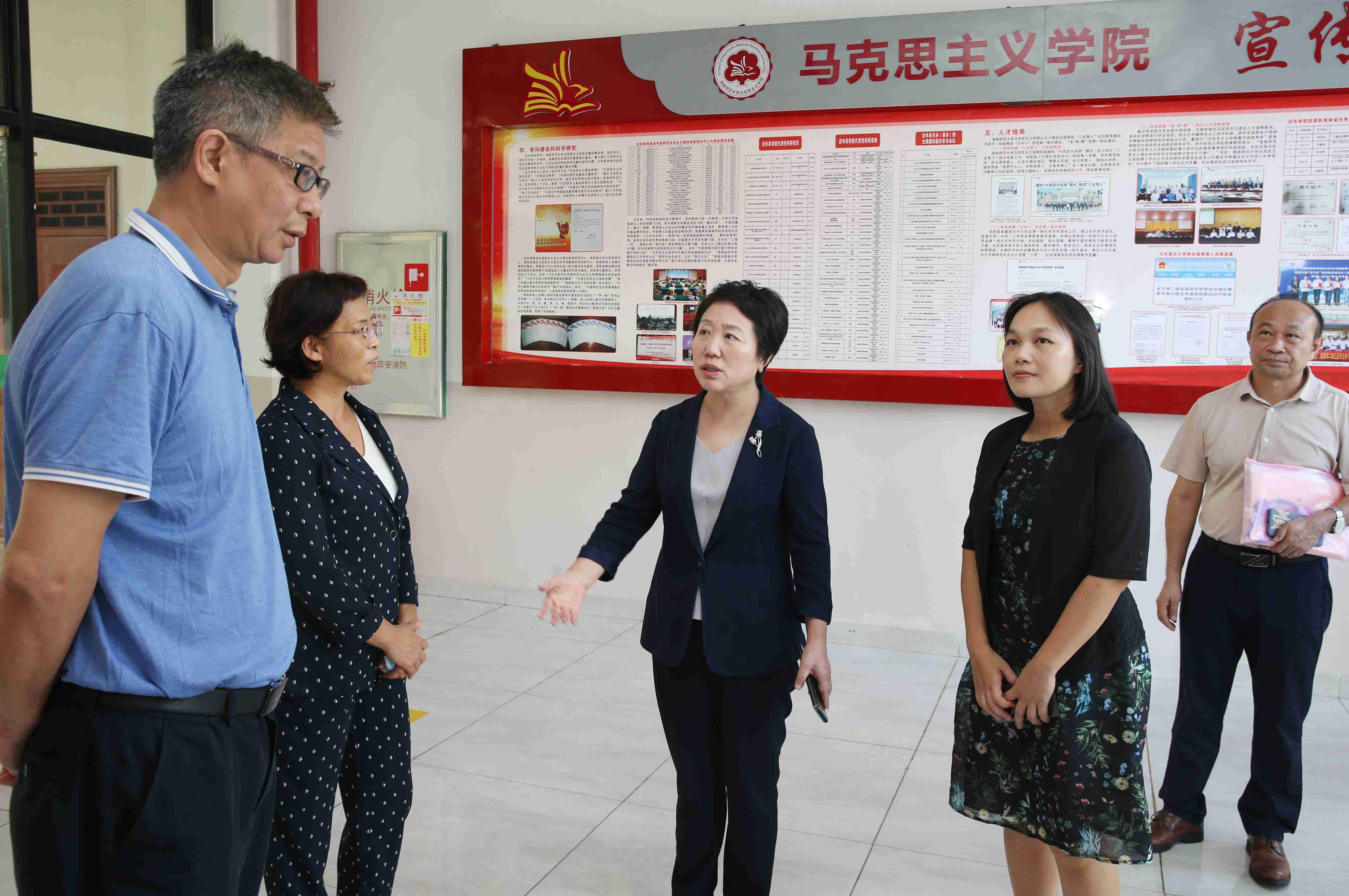 省教育厅党委书记曹献坤一行来我校检查开学工作