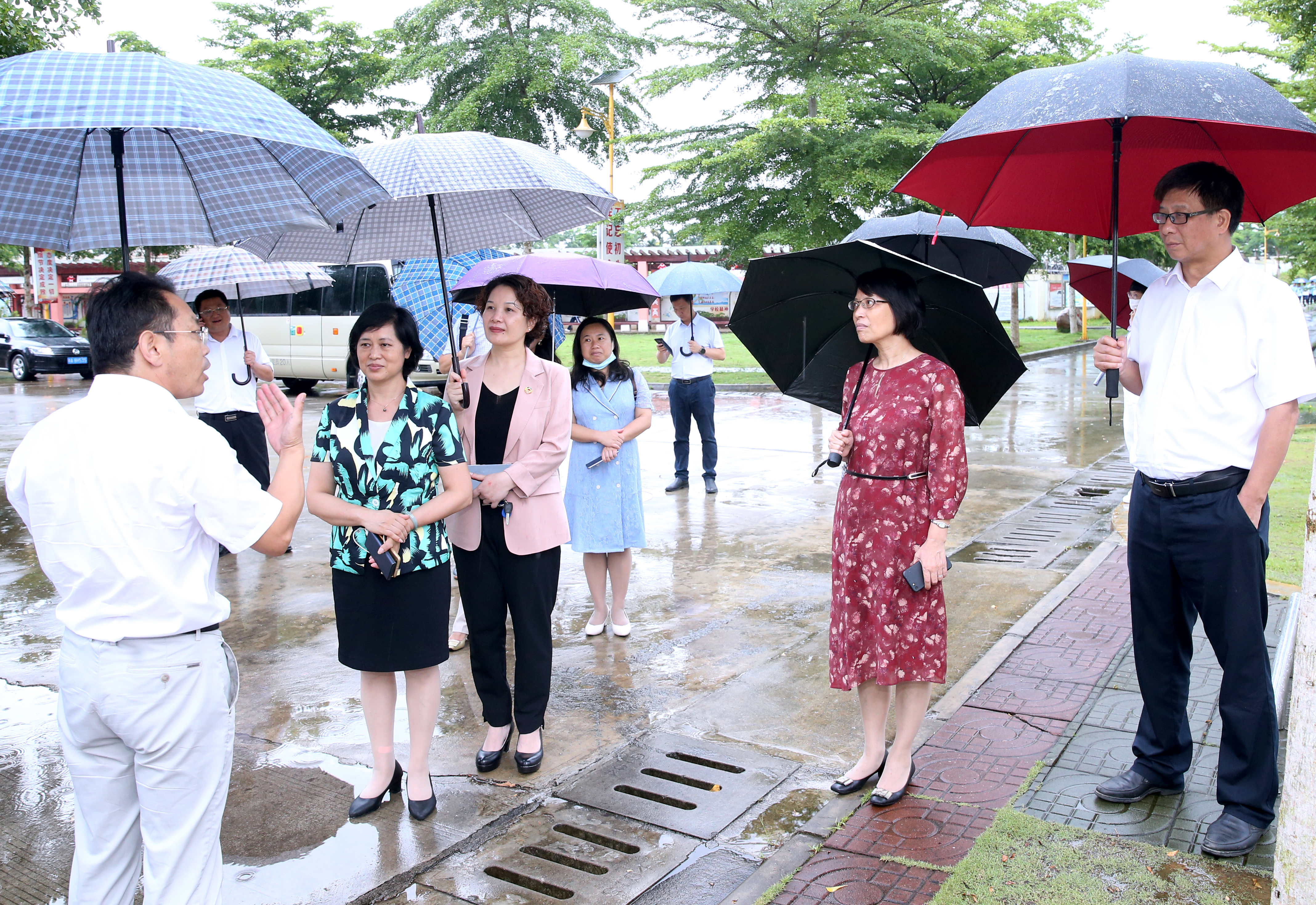 我校与琼中县签署校地合作协议