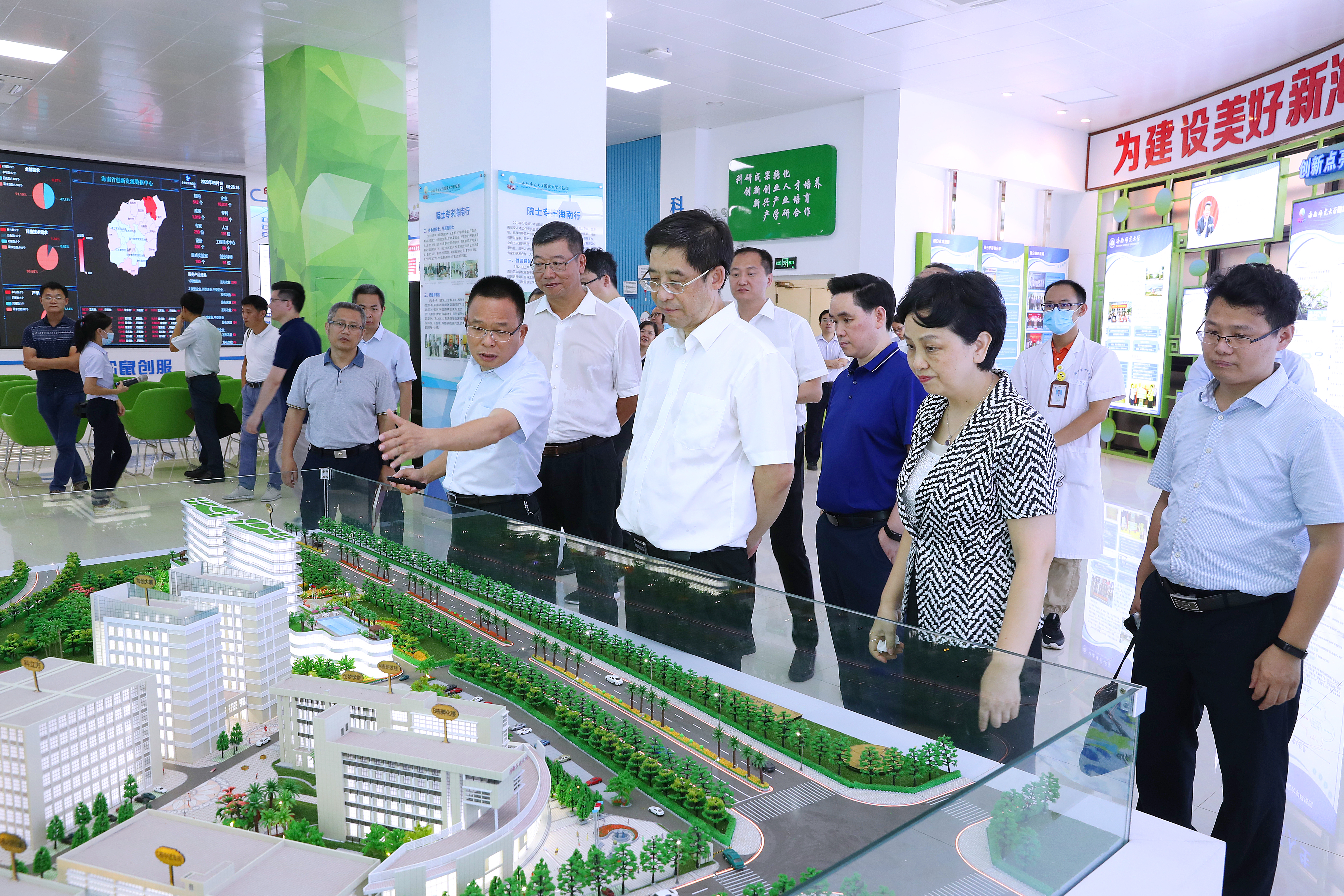 省委常委彭金辉到我校调研指导返校复课工作