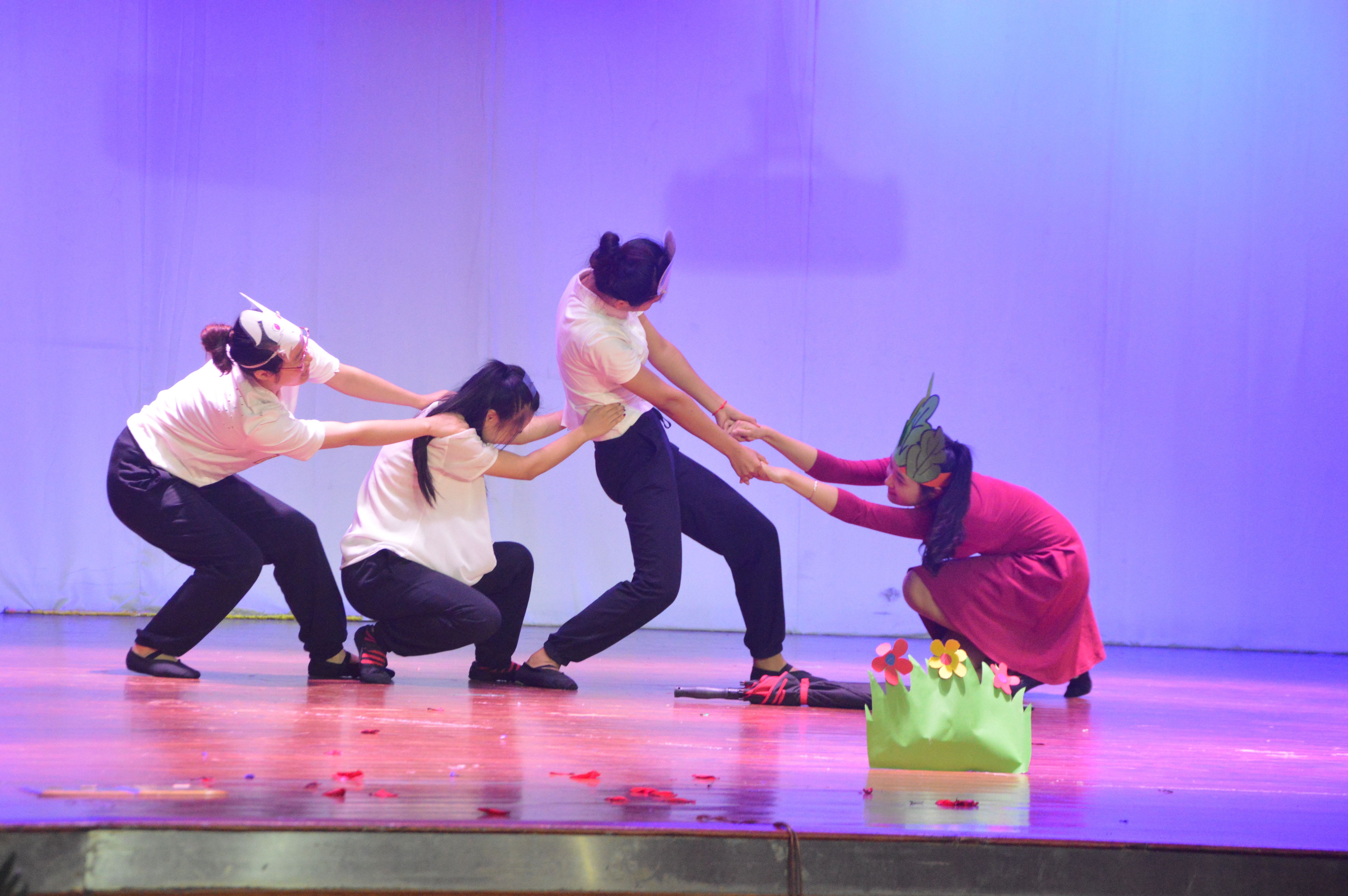 青年之声�q教育与心理学院六一幼儿园儿童剧表演