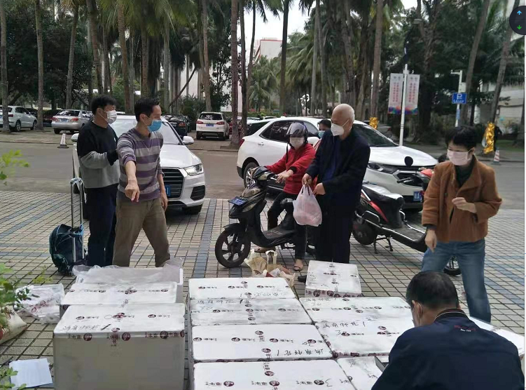 我校教工购买扶贫企业滞销农产品2万余元