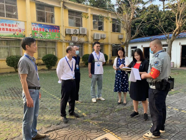 校领导到海南师范大学附属小学检查指导开学工作