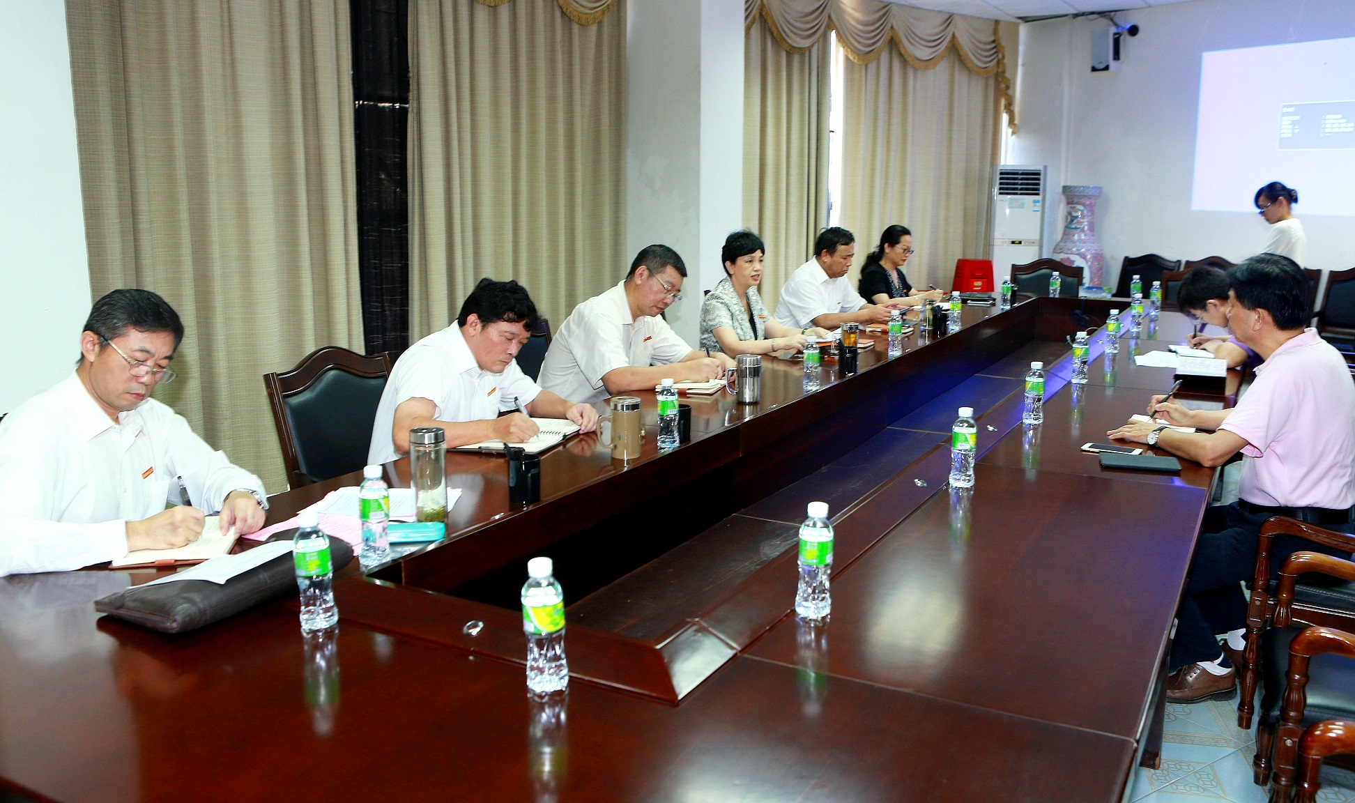 我校传达学习海南省高校党建工作会议精神