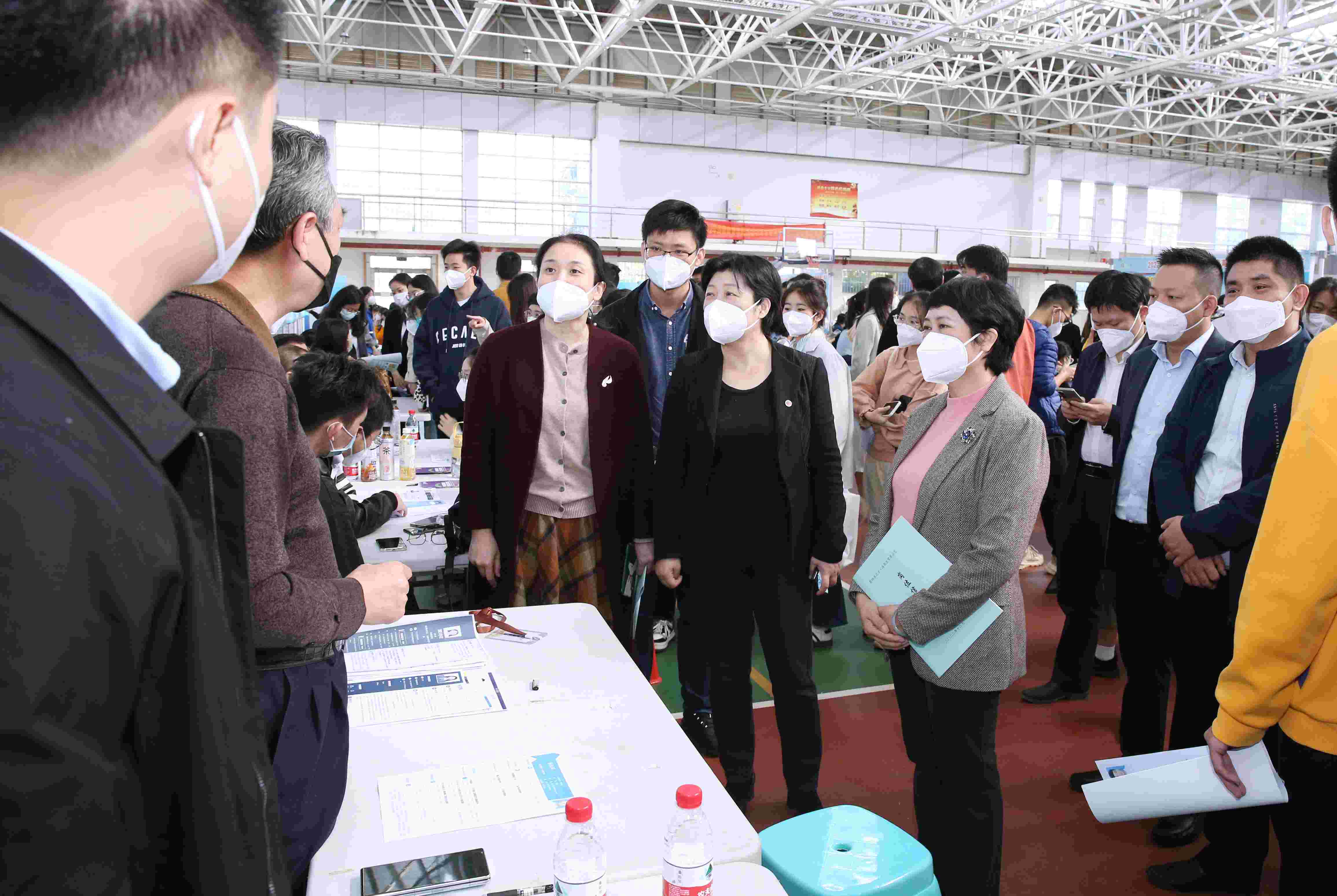 “青年人才 国企有约”海南国有企业校园专场招聘会在我校举行