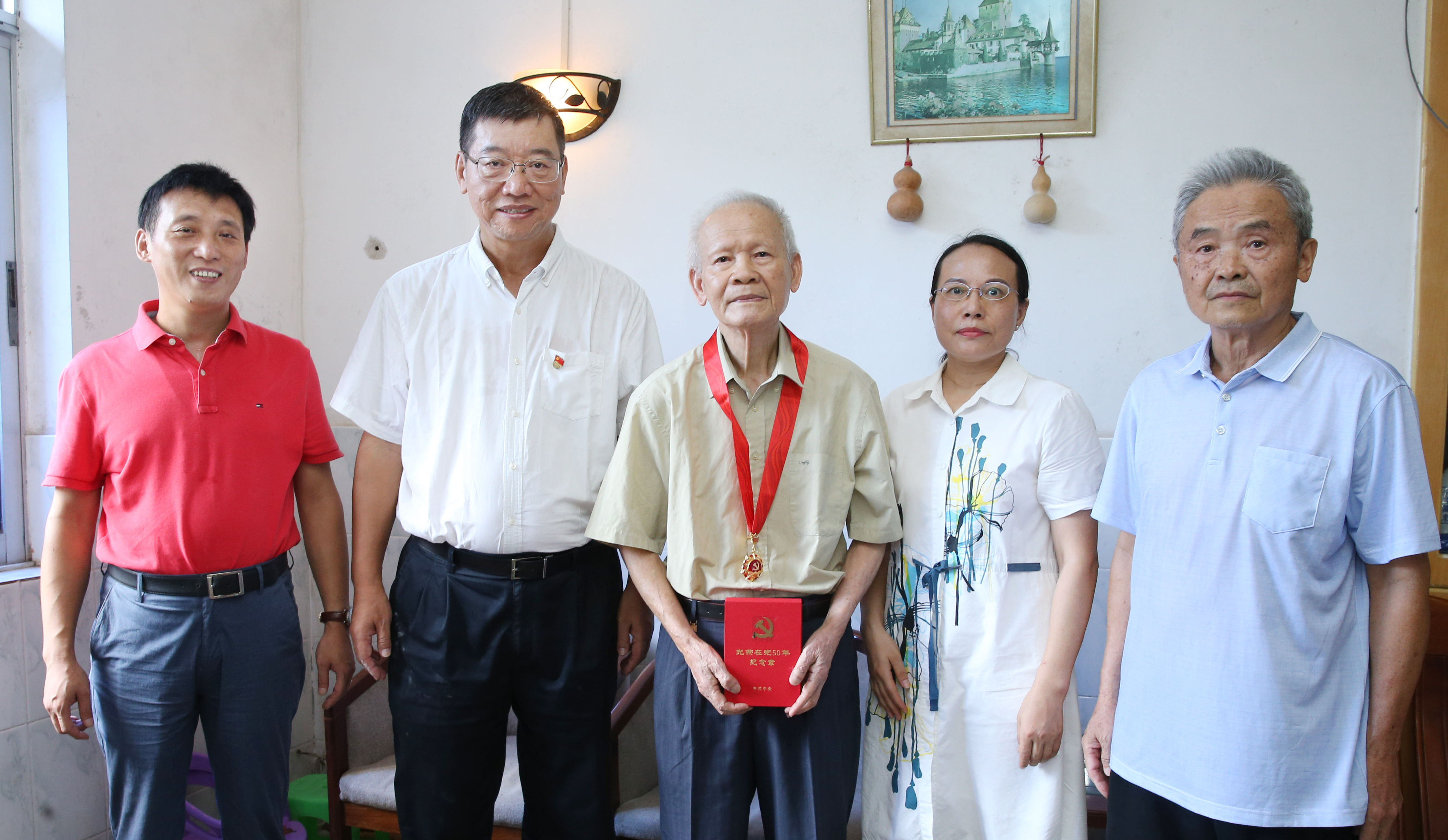 林强等校领导开展“七一”走访慰问活动