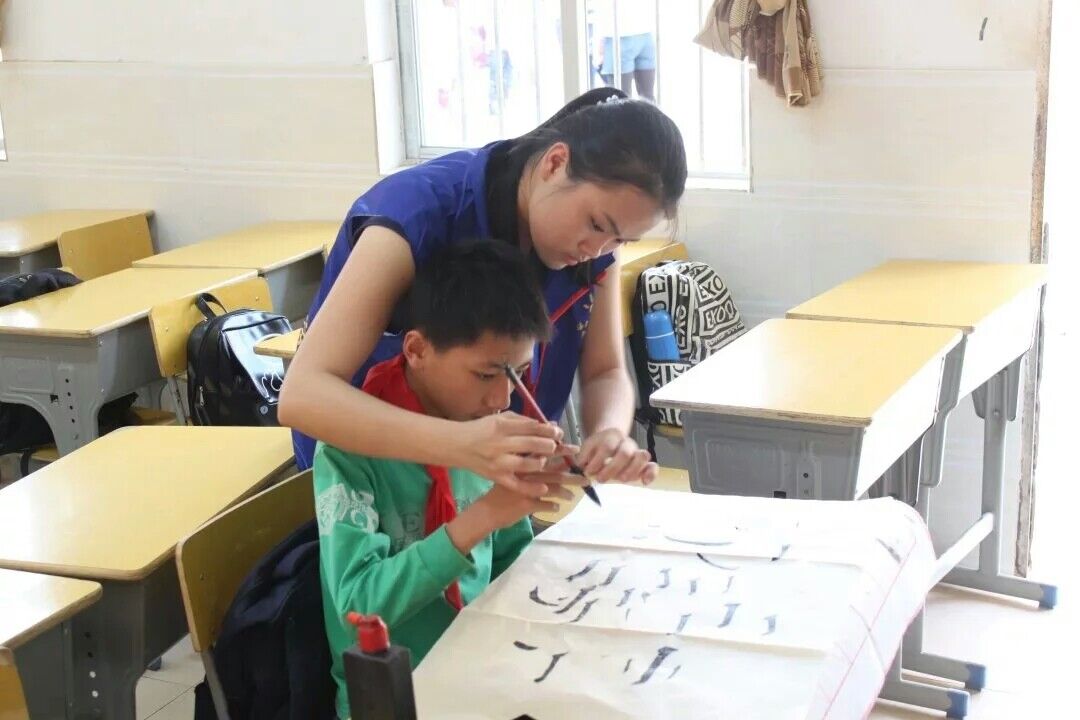 炫彩童年，一同成长——记法学院青年志愿者协会南江小学“多彩兴趣班”志愿服务活动