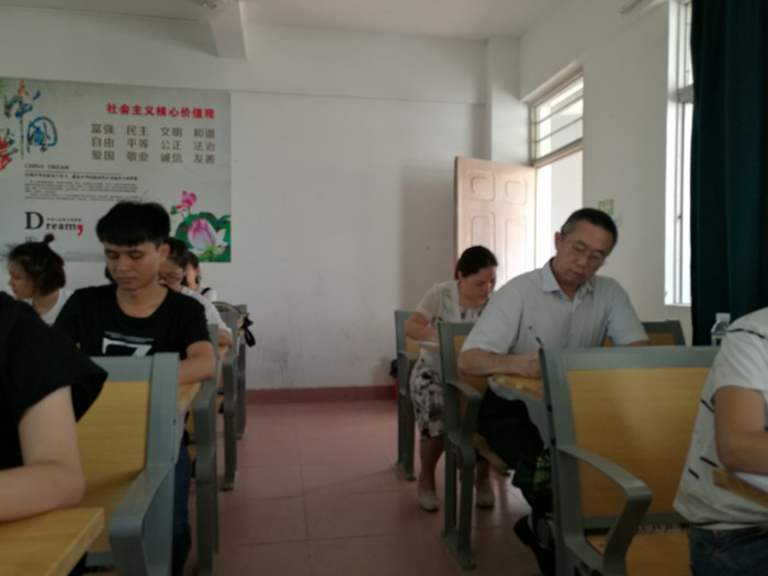 校领导到各单位调研