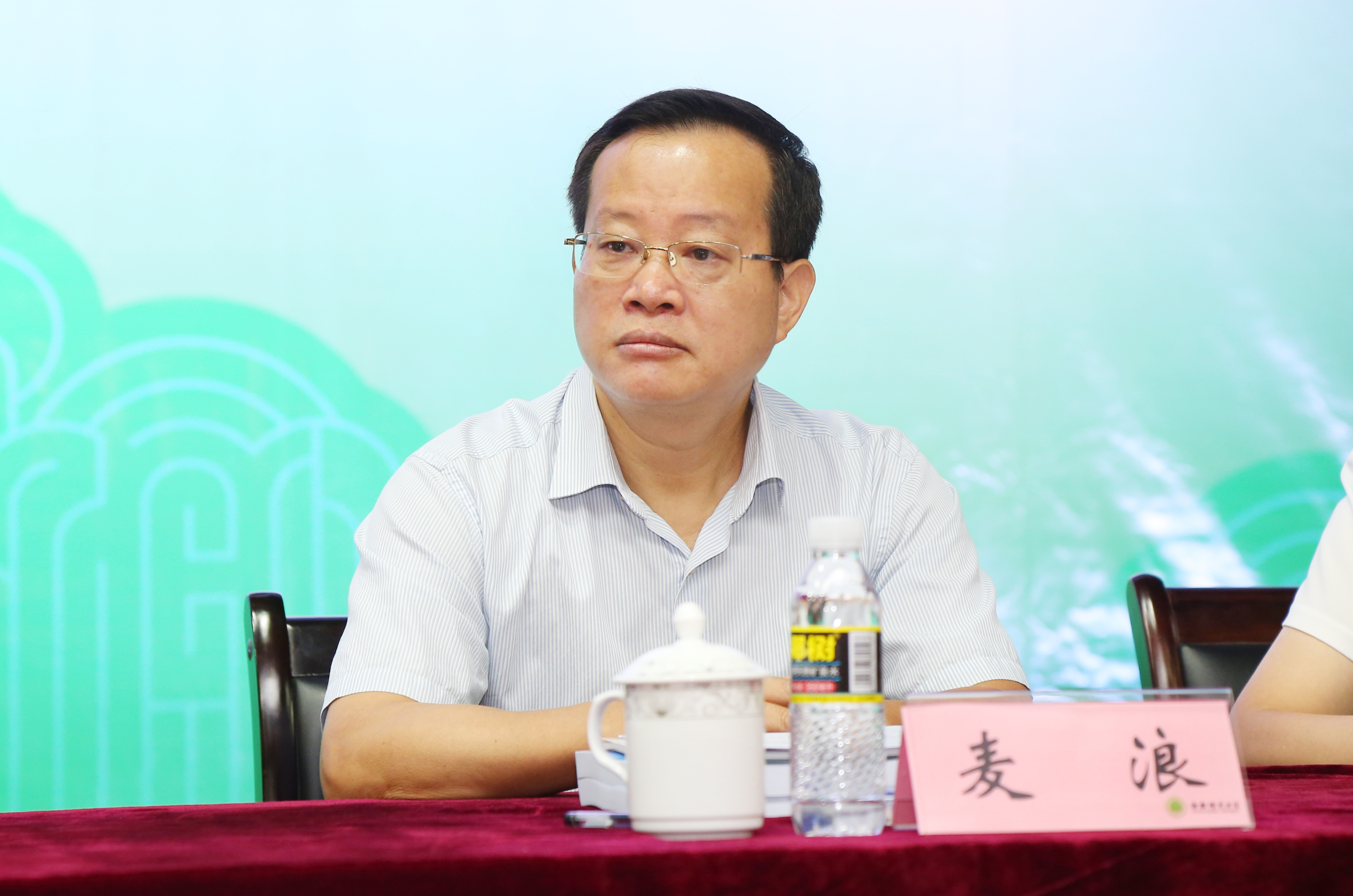 确保高校意识形态阵地安全导向正确:首届高校思想政治工作学术论坛在我校召开