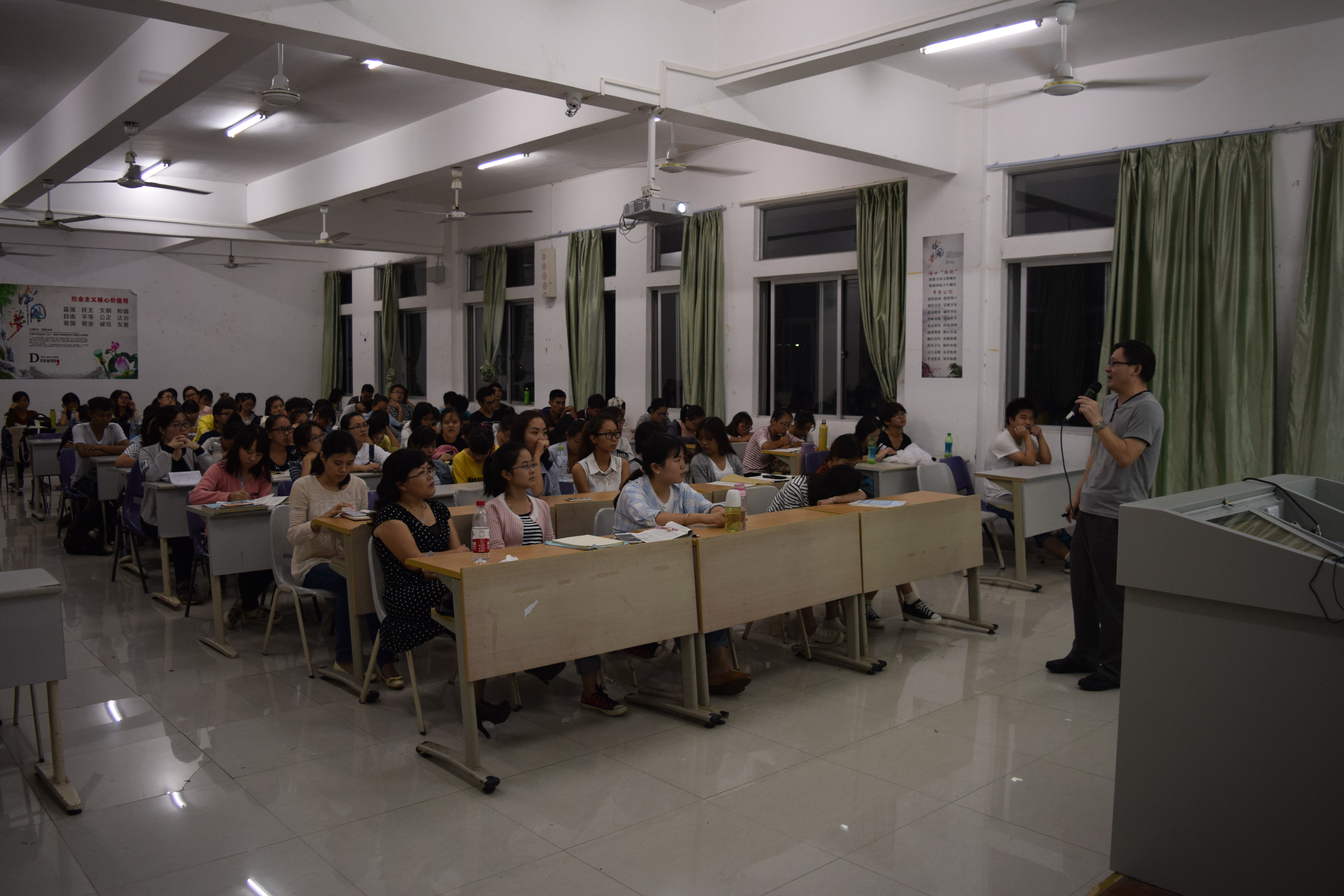 化学与化工学院成功举办考研经验交流会