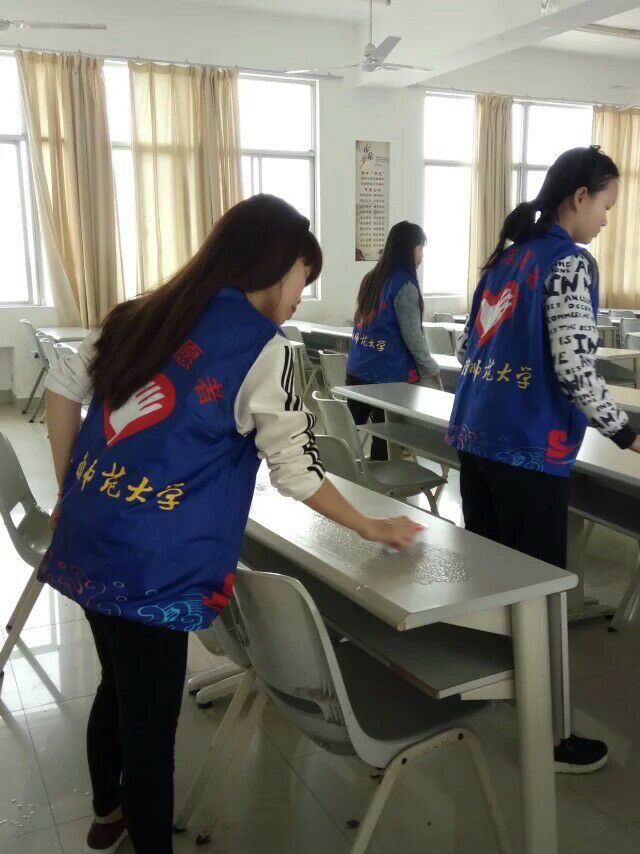 教育与心理学院举办课桌文化节