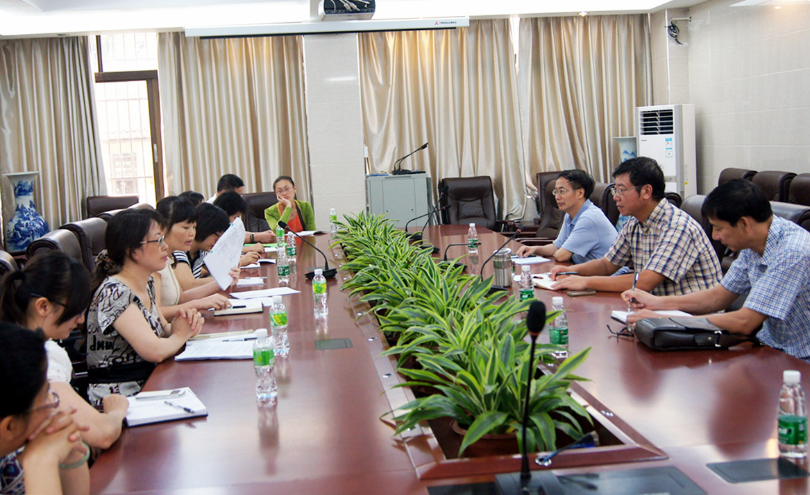 我校召开附中“初高中一体化实验班”工作汇报会