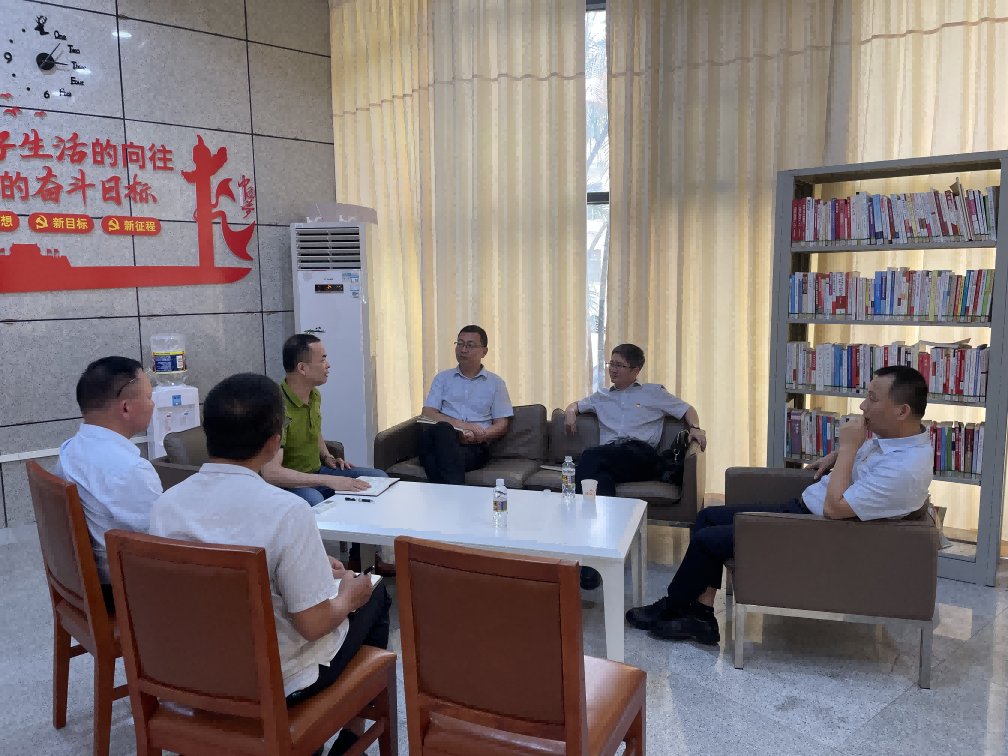 校领导到图书馆(档案馆)调研