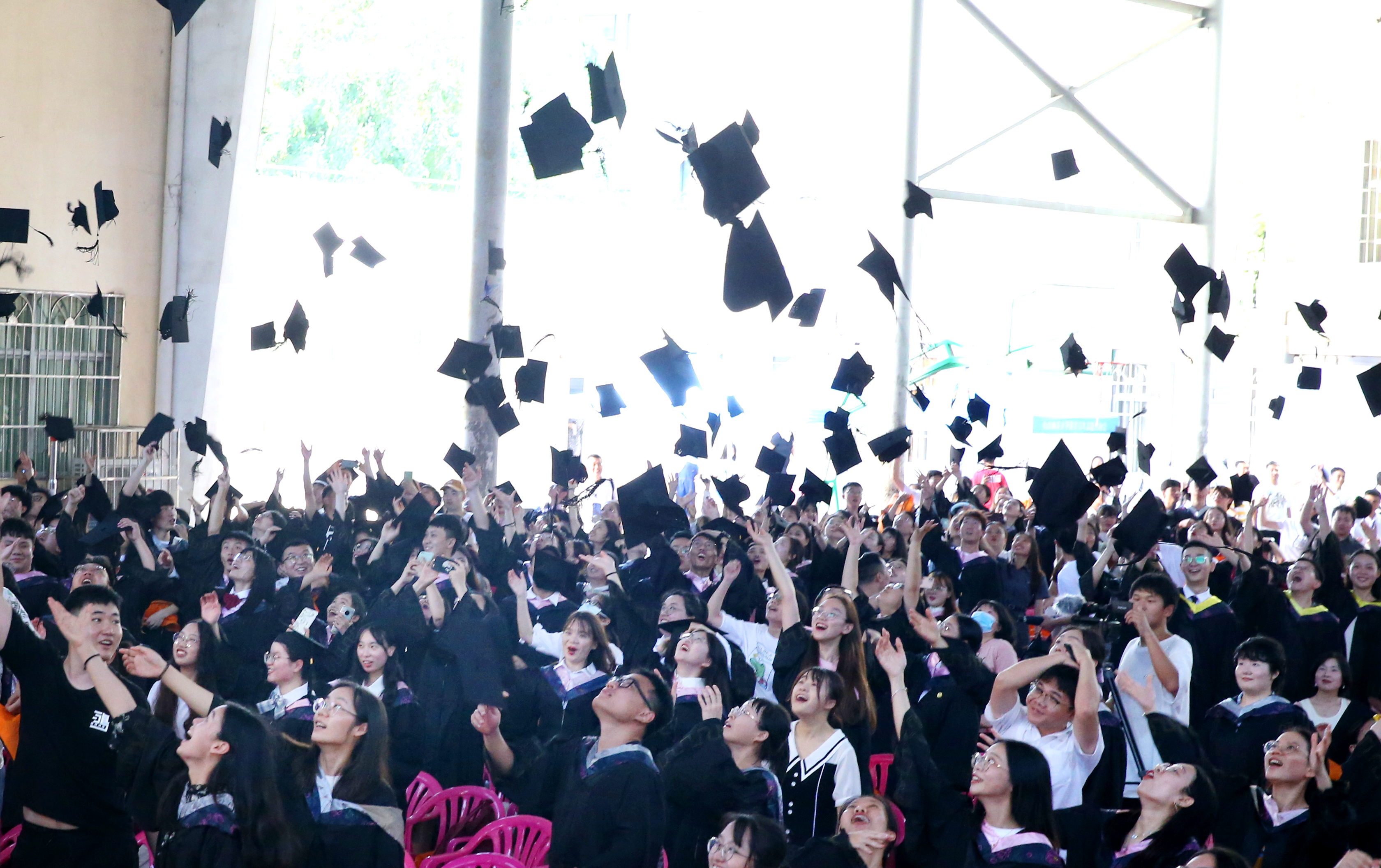 2021届学生毕业典礼暨学位授予仪式隆重举行