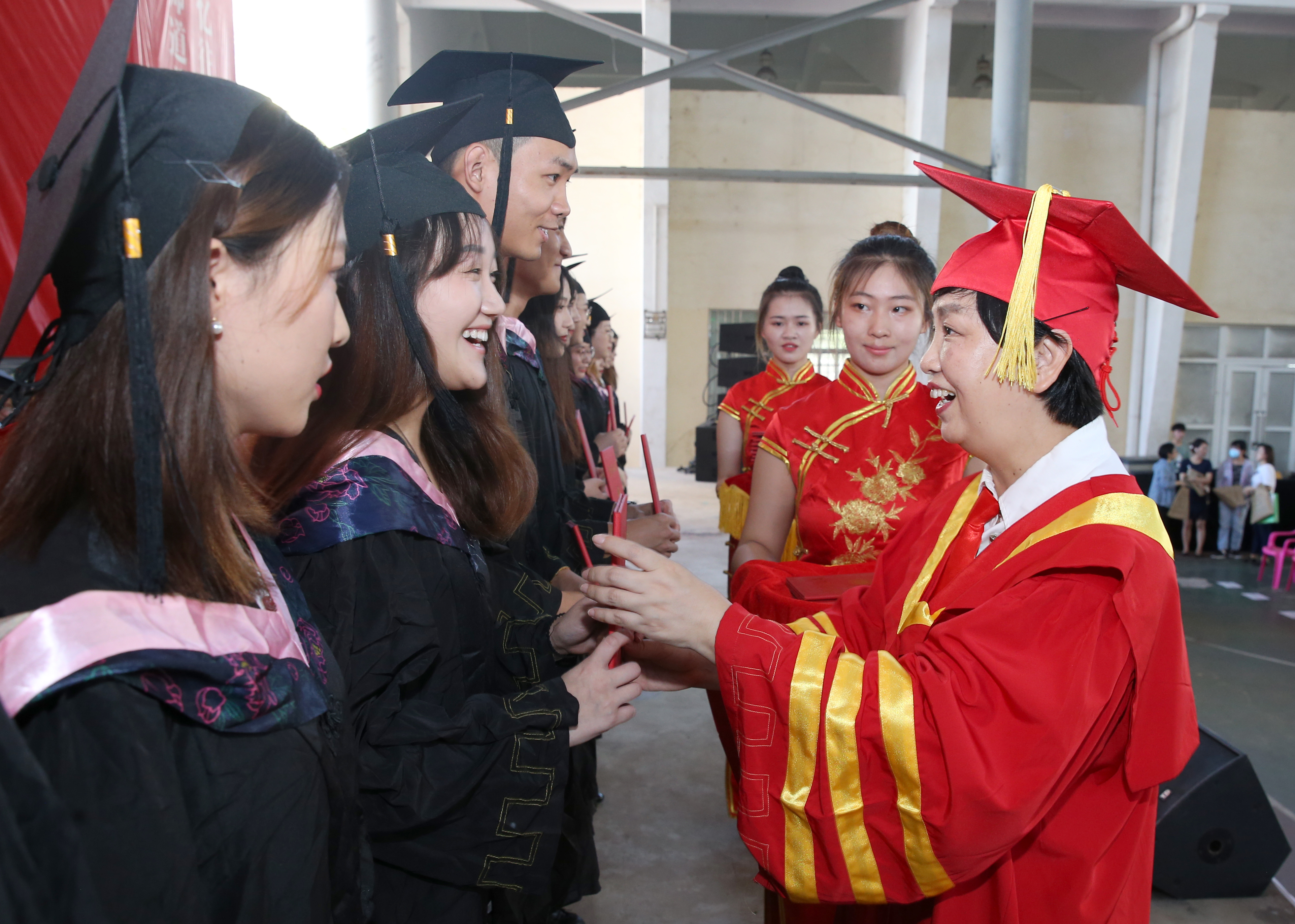 2021届学生毕业典礼暨学位授予仪式隆重举行