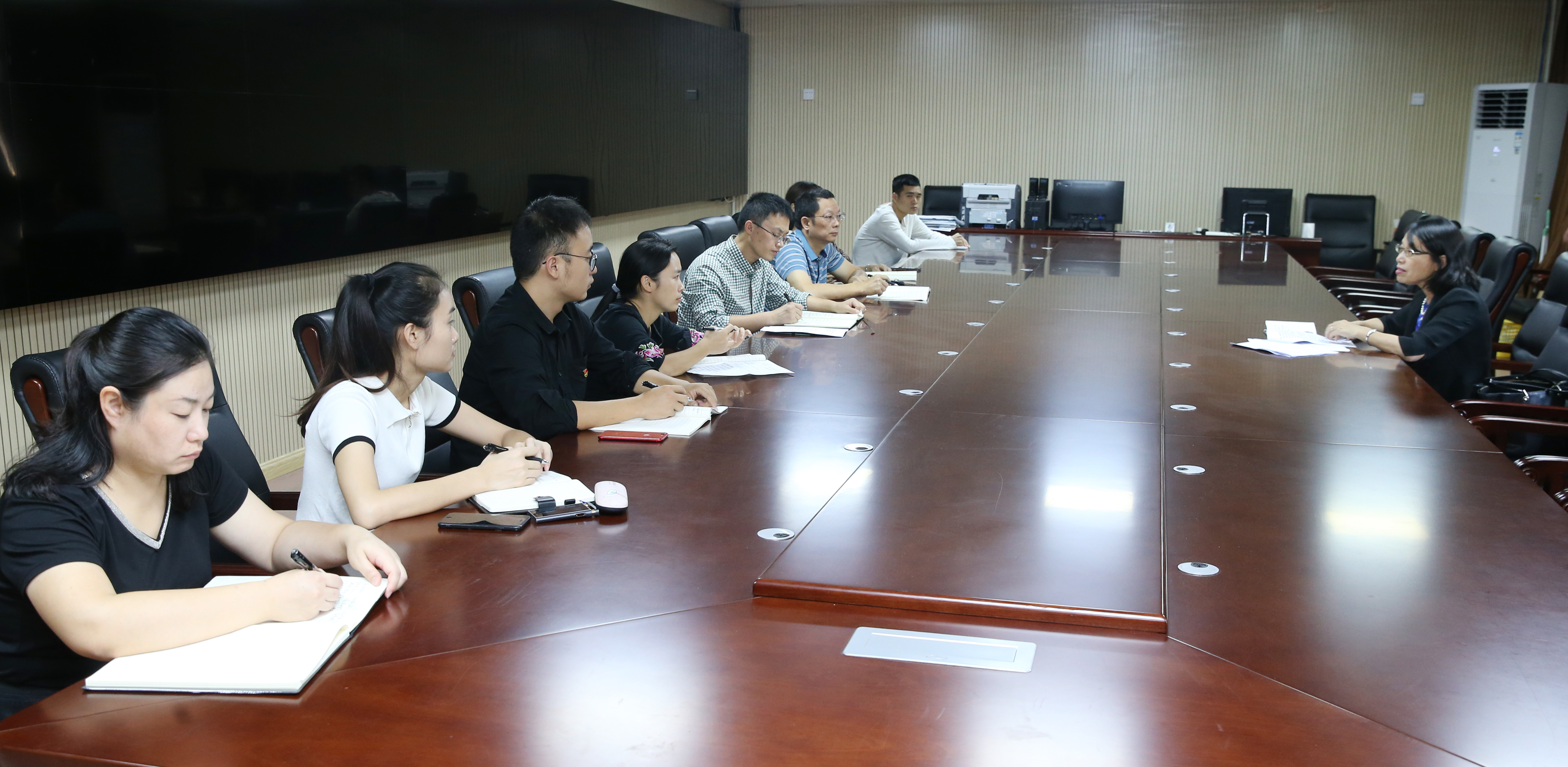 机关党委第三支部召开党员学习会