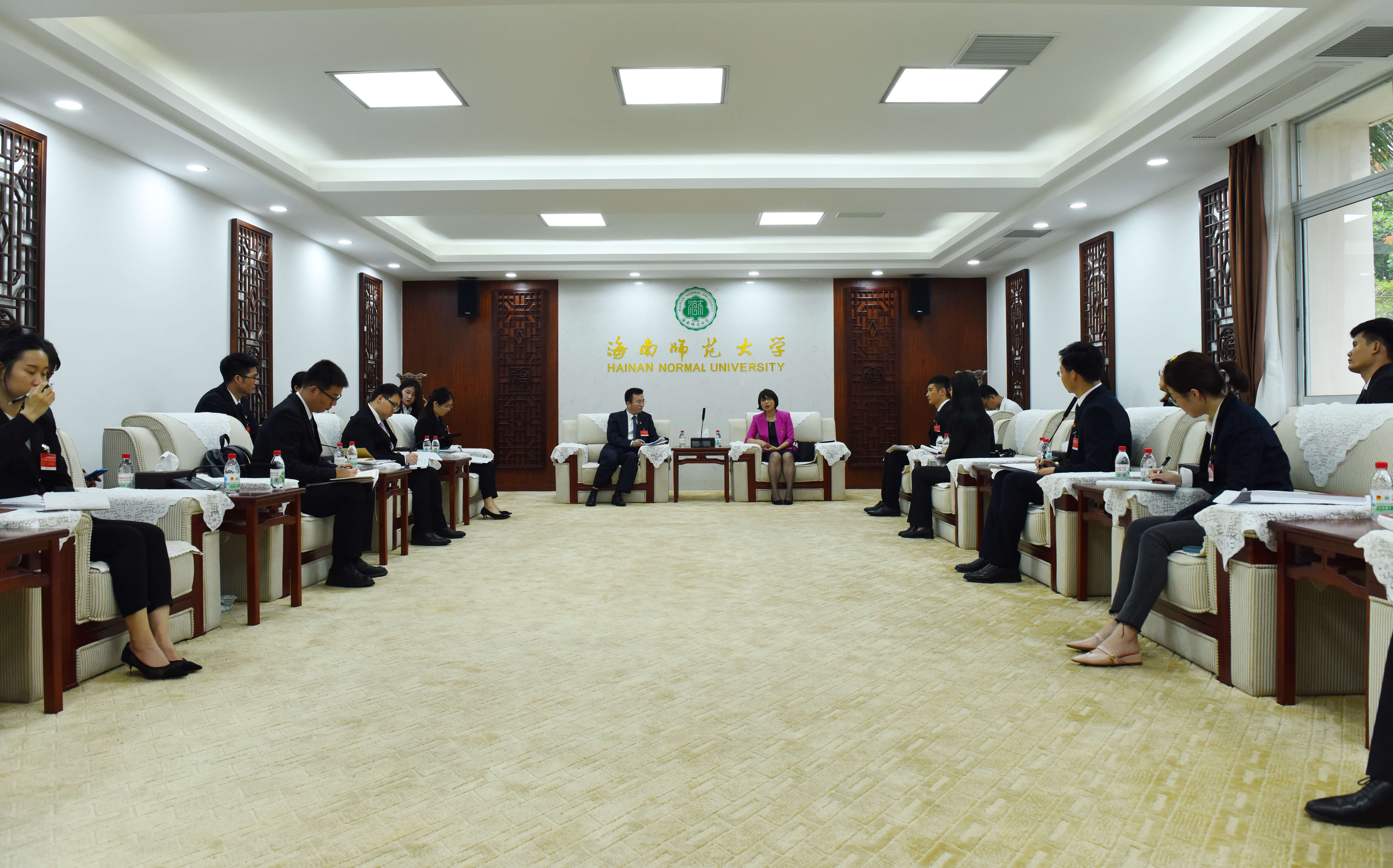 校领导同新一届团委委员集体谈话