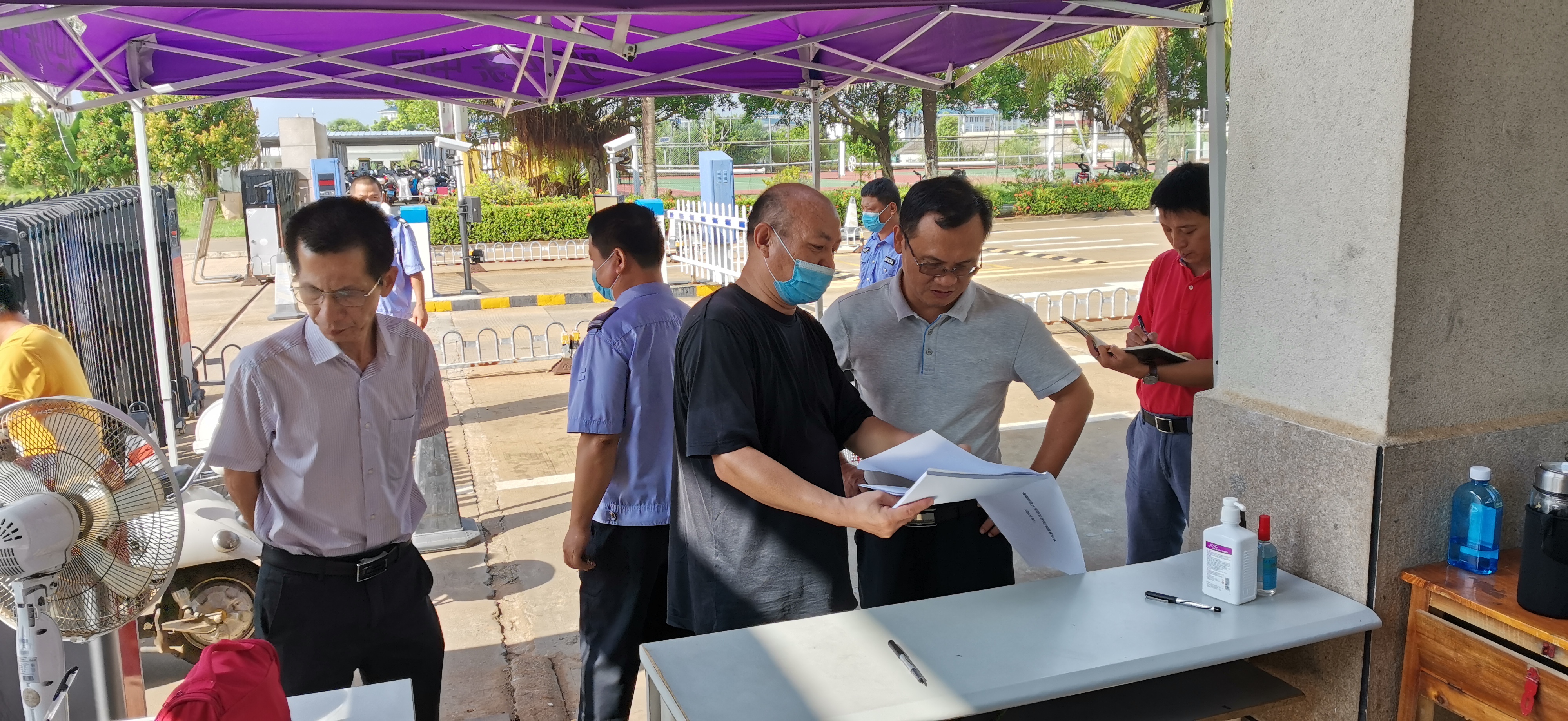 学校纪委督查开学疫情防控工作