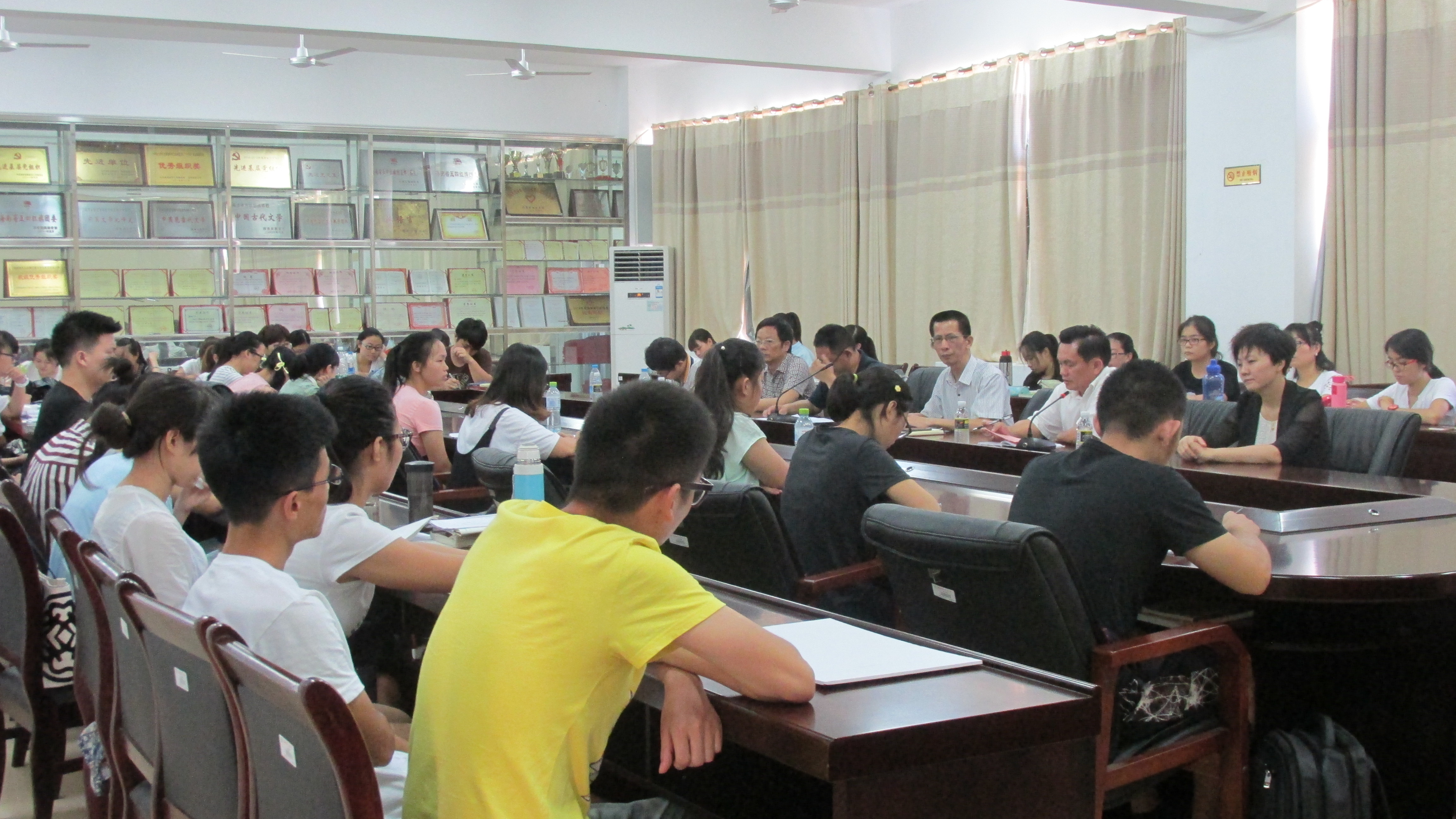 文学院吴浩同学给校长写信受特别表彰