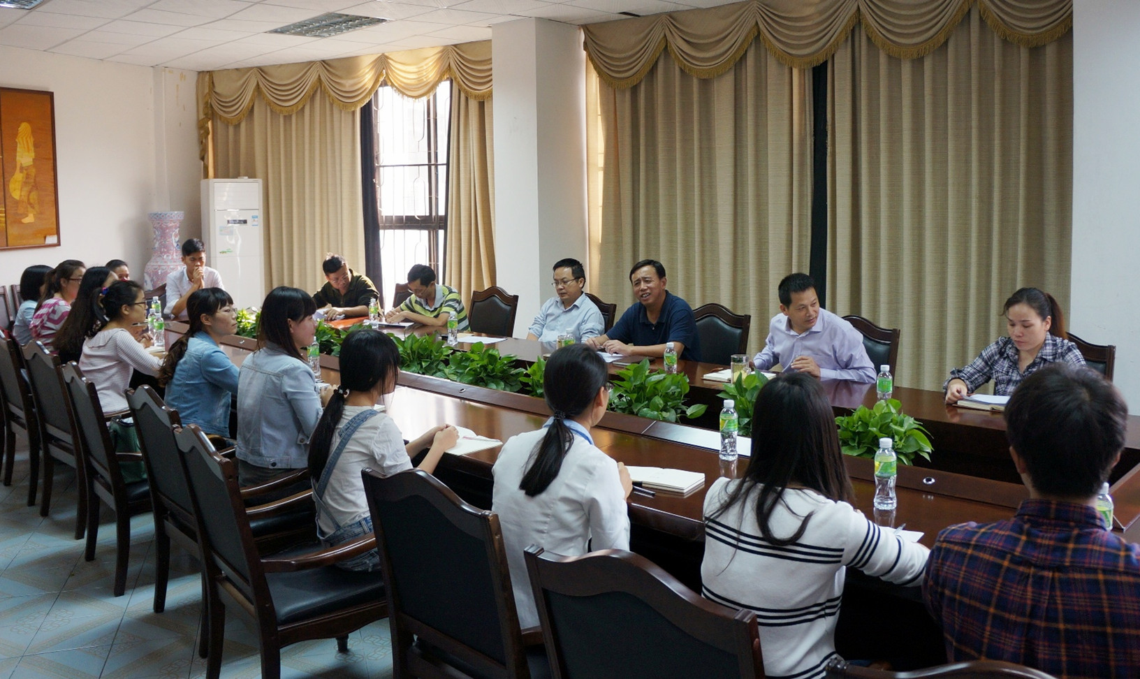 我校举行本学期第二次校领导与学生见面会