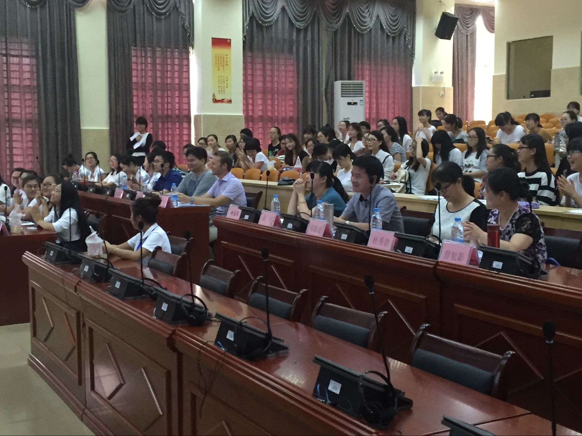 一带一路    友谊同行―--海口市第三届“友城杯”英语演讲比赛初赛