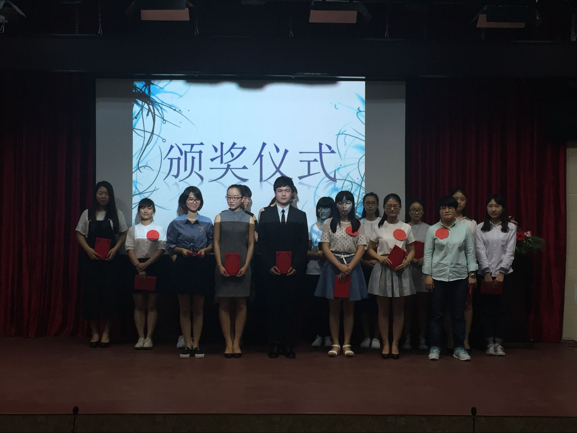 一带一路    友谊同行―--海口市第三届“友城杯”英语演讲比赛初赛