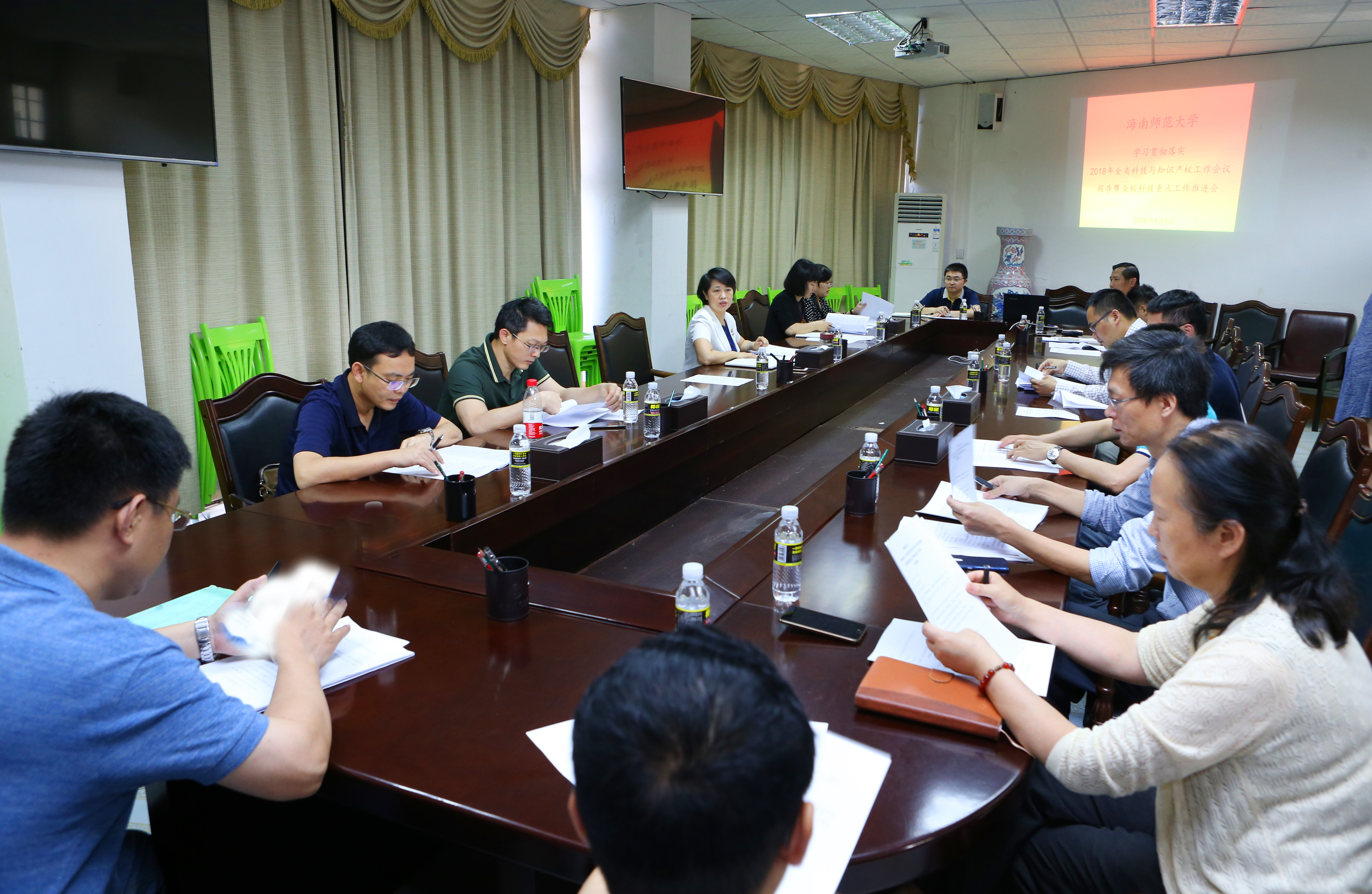 学校召开学习贯彻落实科技工作会议精神推进会