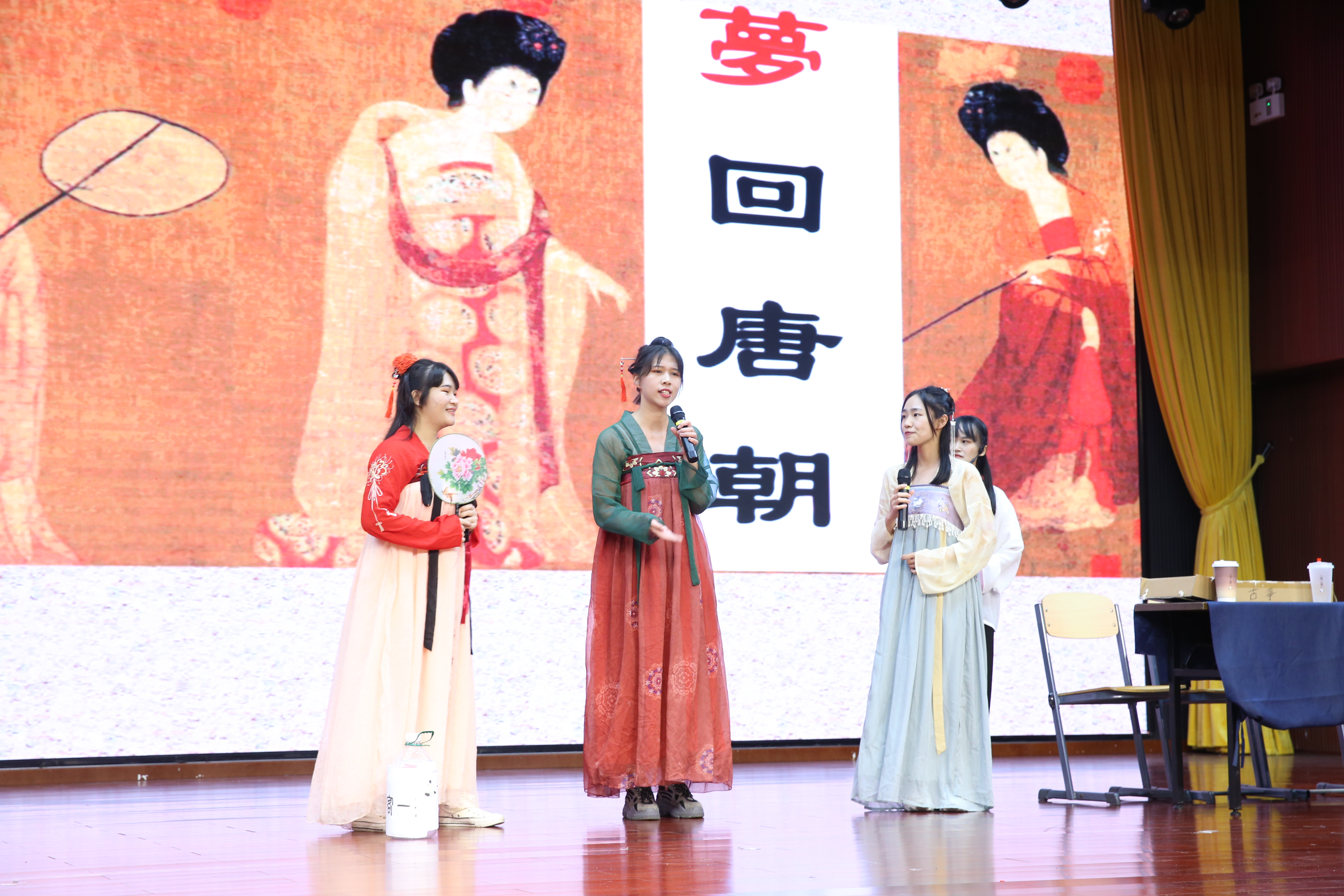 我校举办第六届研究生才艺大赛暨迎新晚会