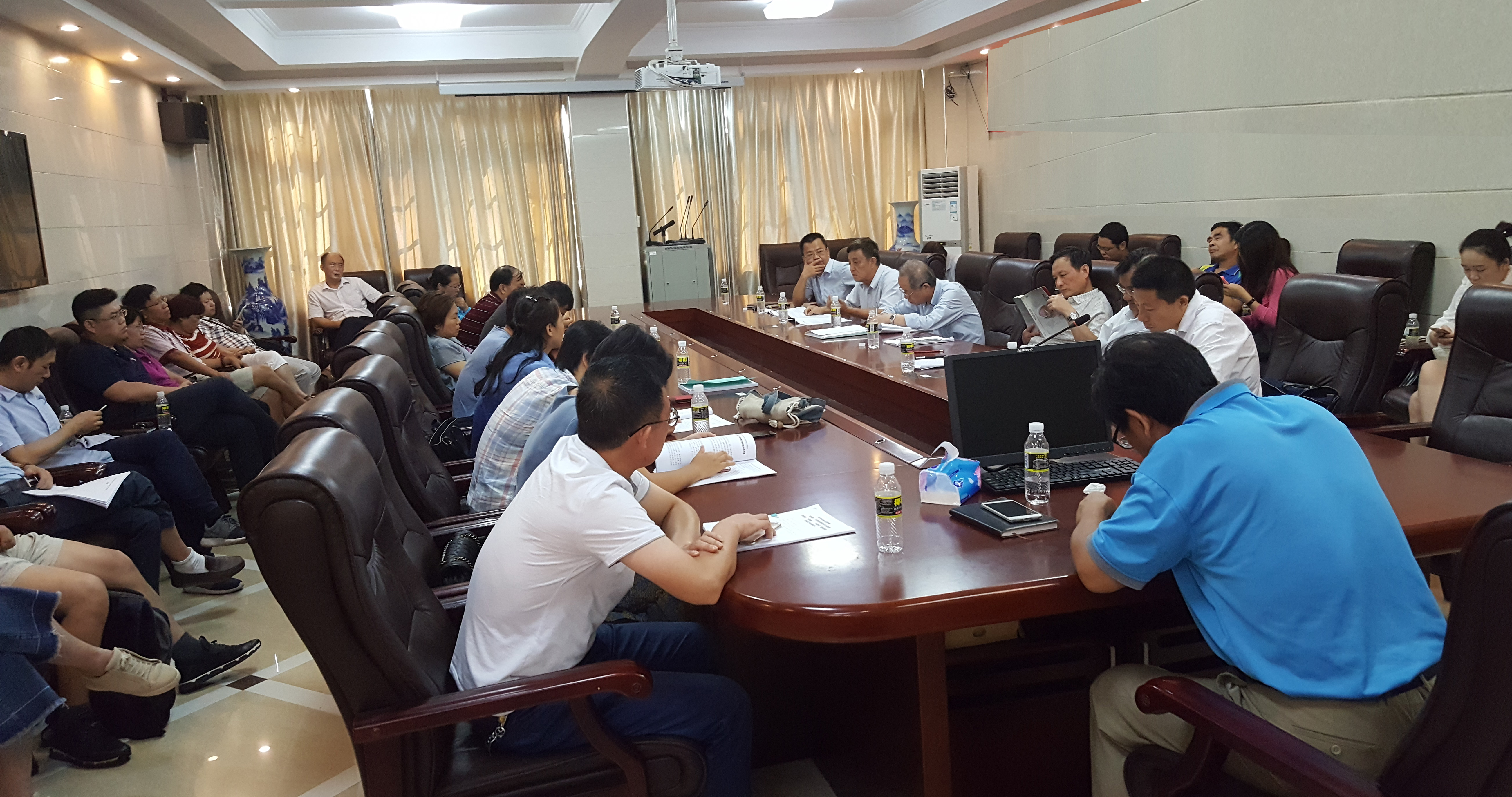 马克思主义学院举行学位点建设研讨会