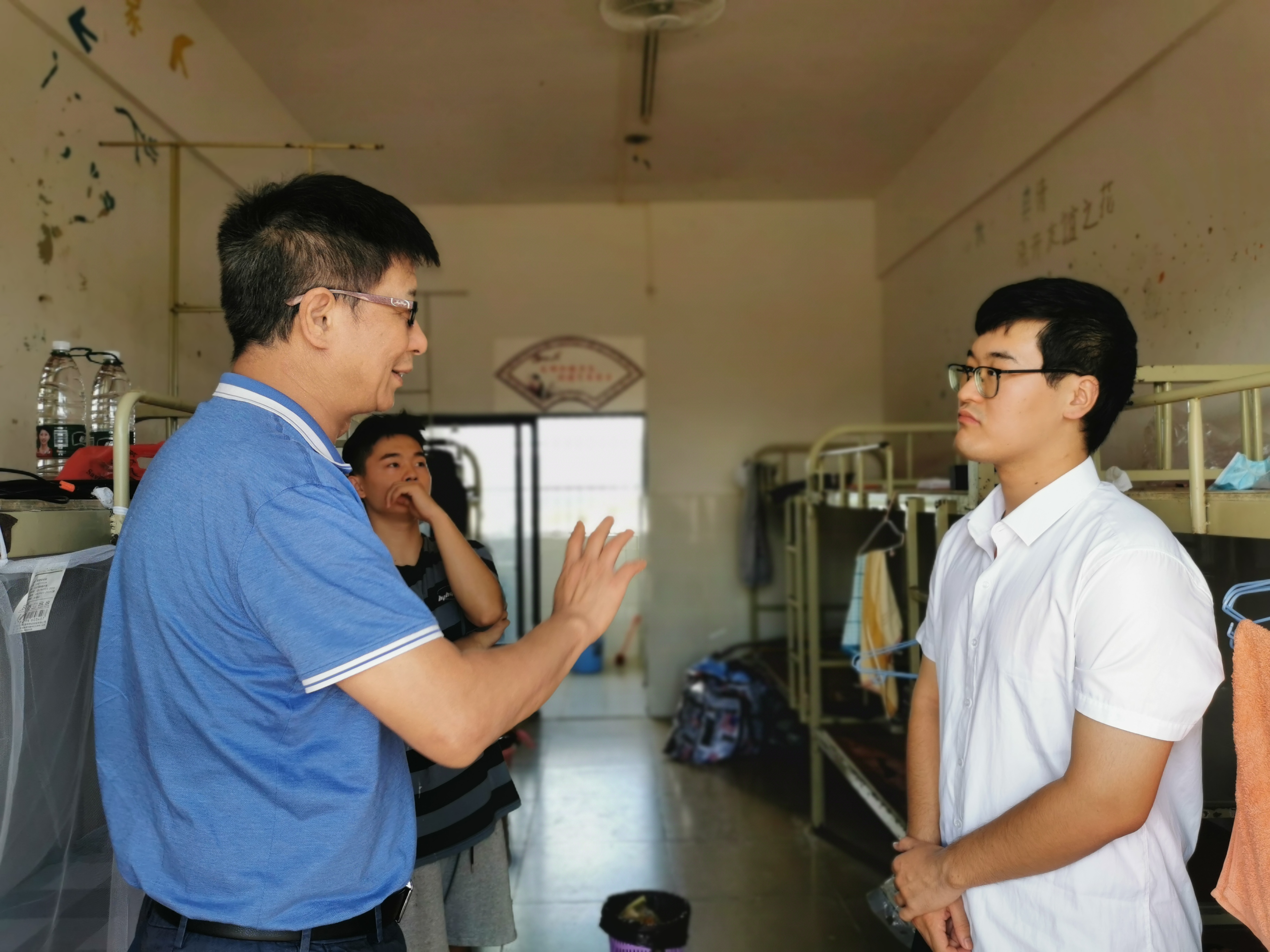 校领导走访慰问顶岗实习生