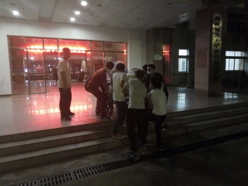 文明双创，点滴做起记文学院清扫仓库卫生活动 