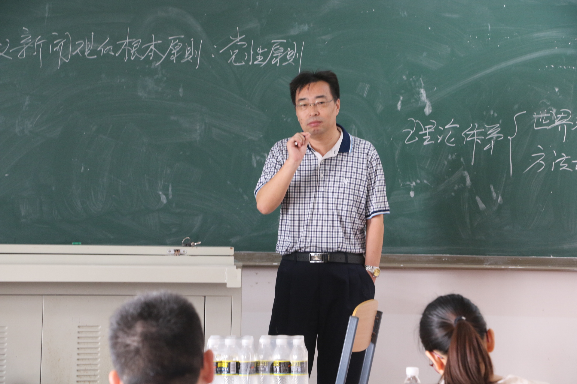 新闻传播与影视学院召开马克思主义新闻观教育讲座