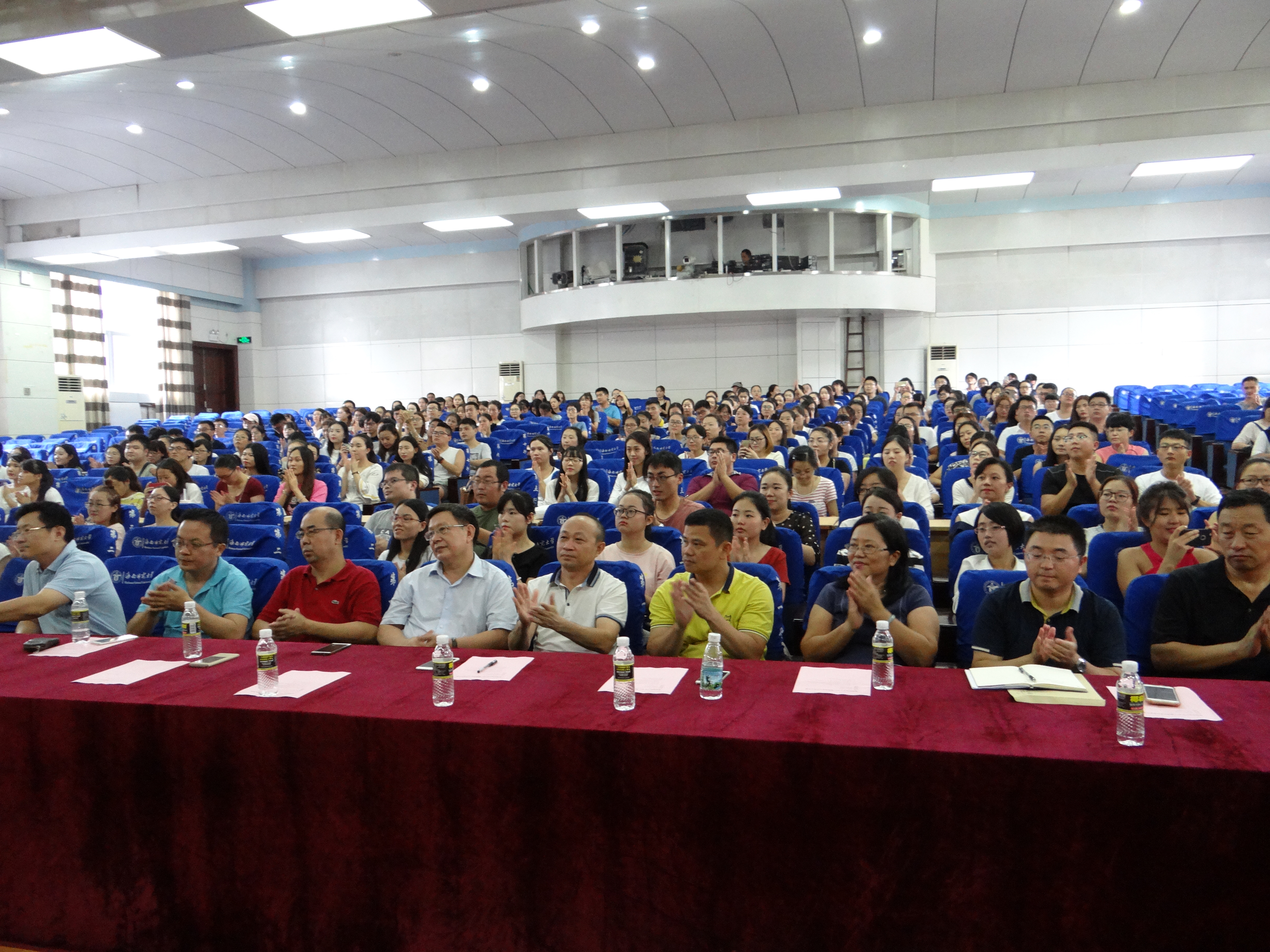 我校举行2017级研究生开学典礼