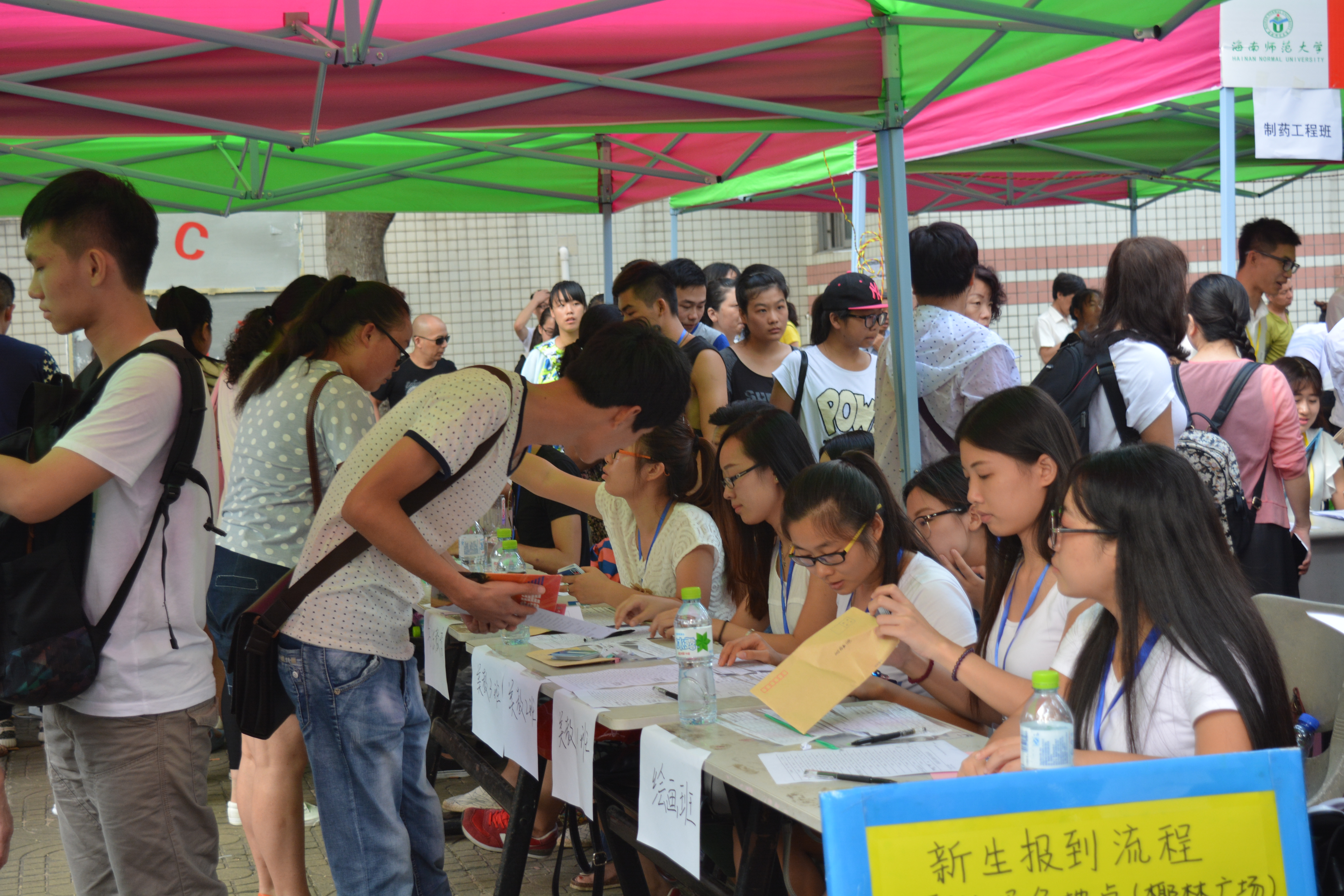 海南师范大学美术学院迎新工作圆满完成