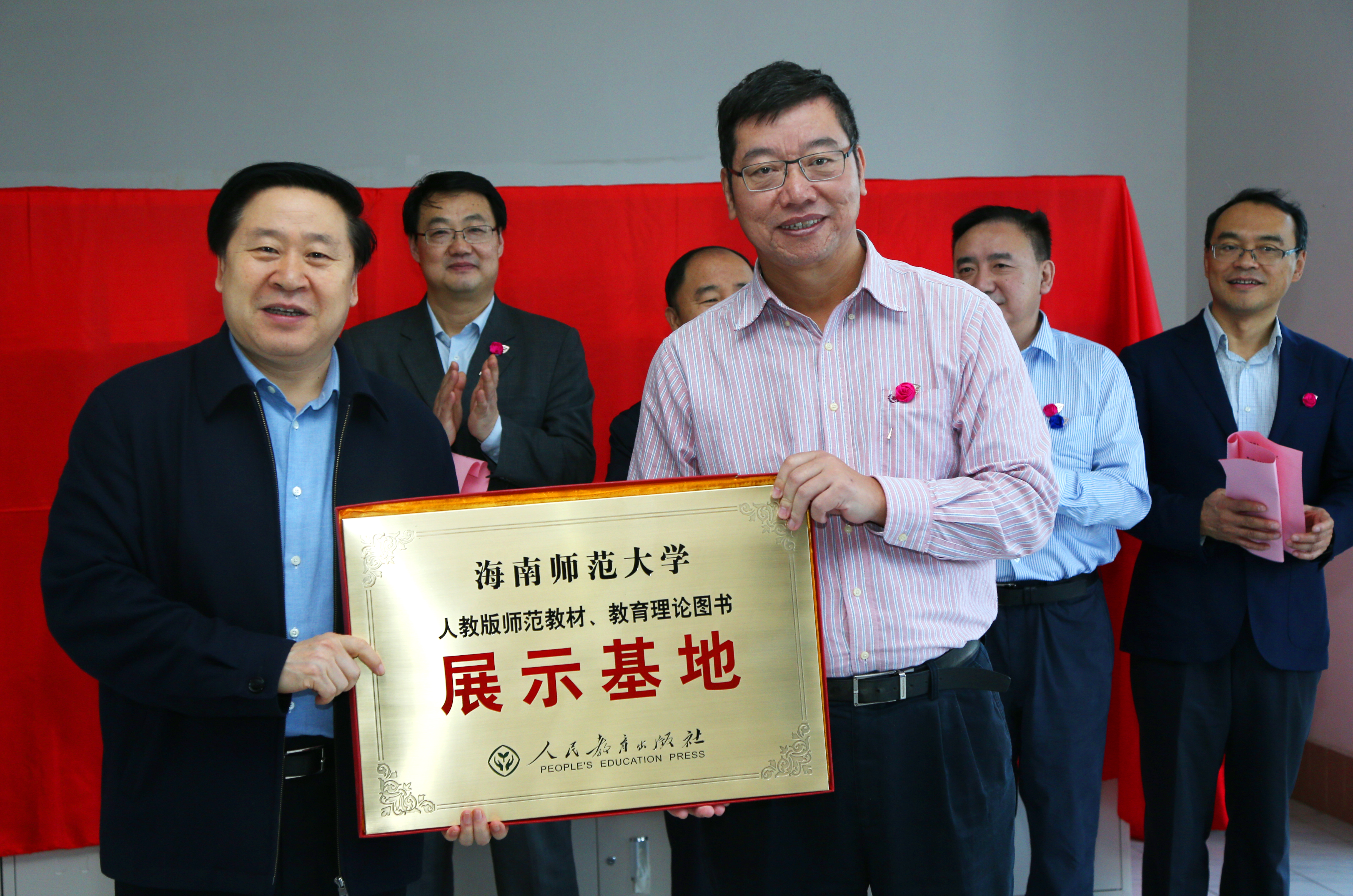 “人教版师范教材、教育理论图书展示基地 ”暨“人教社教育图书联盟展示基地”落户我