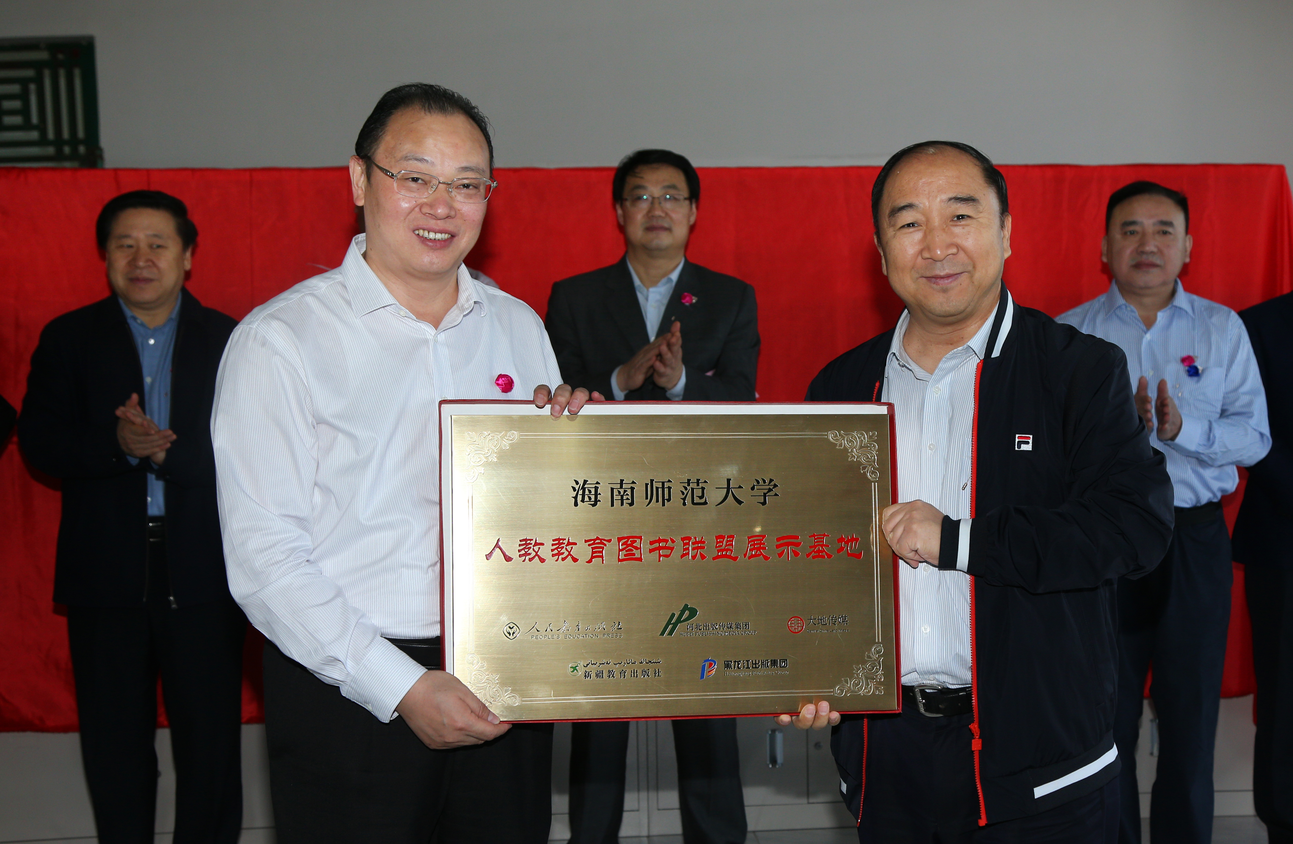 “人教版师范教材、教育理论图书展示基地 ”暨“人教社教育图书联盟展示基地”落户我