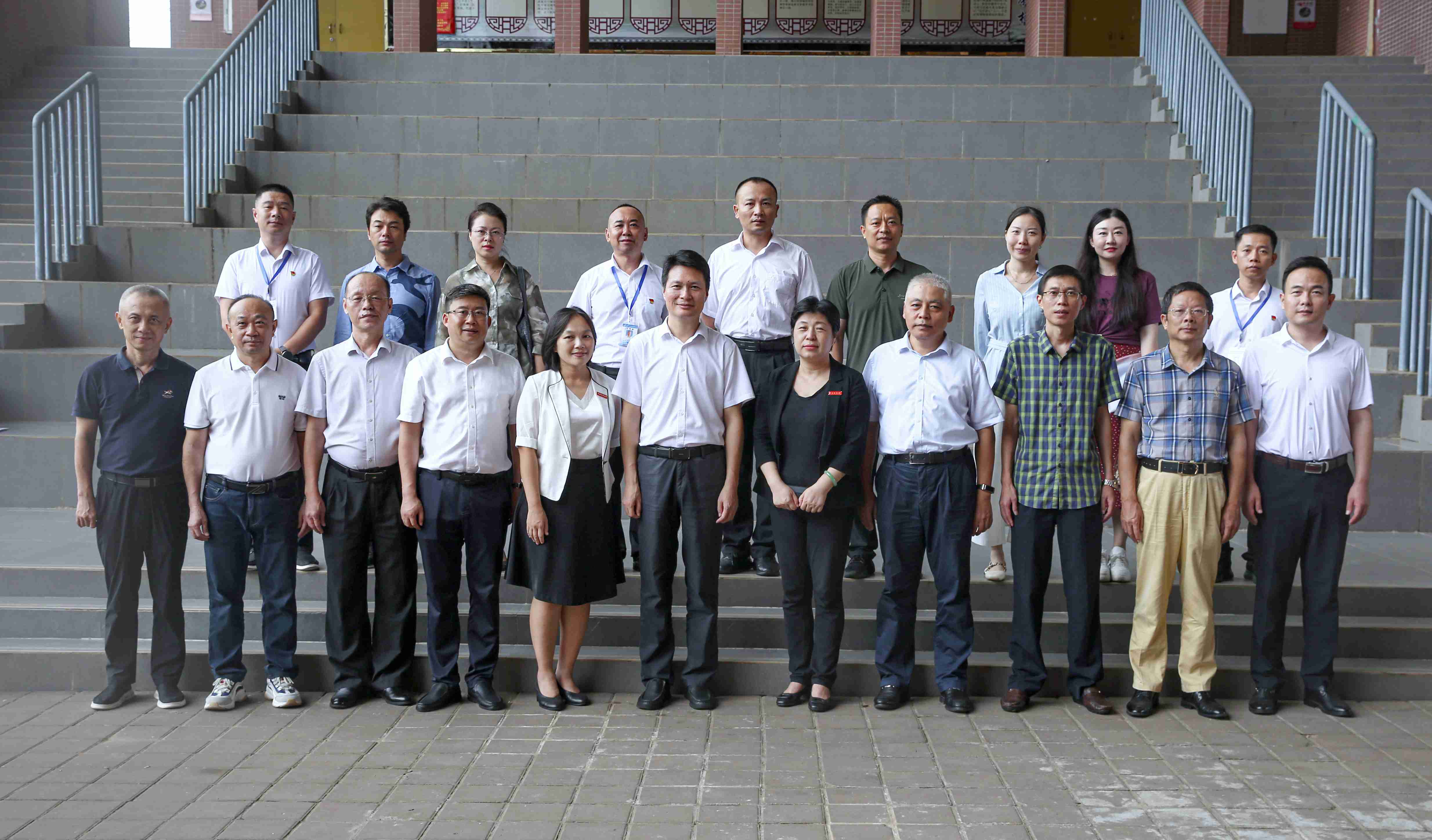 许玫一行出席定安“教授博士团队服务基础教育”项目启动仪式并看望实习生