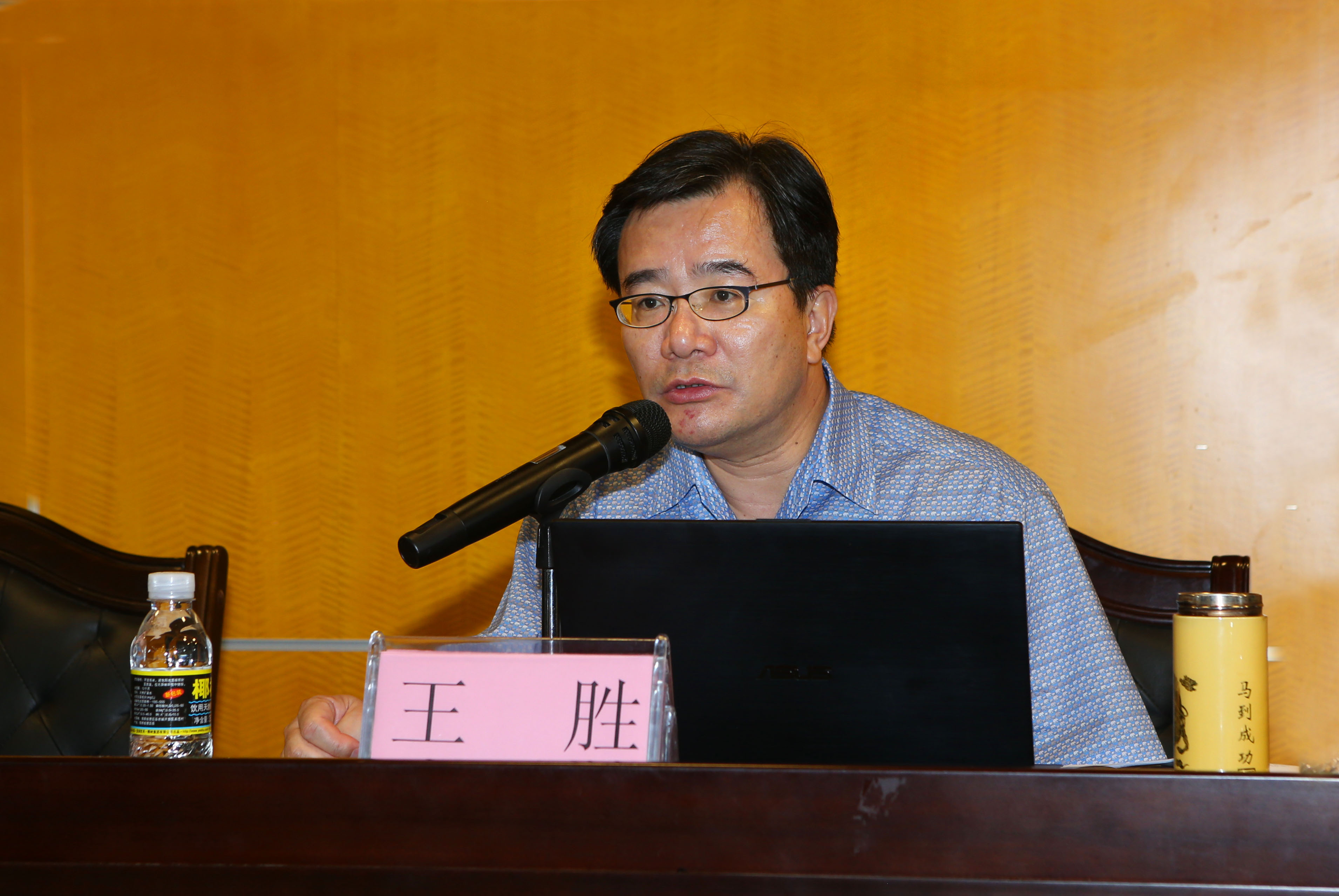 特聘教授王胜、郭志民为我校大学生上思政课