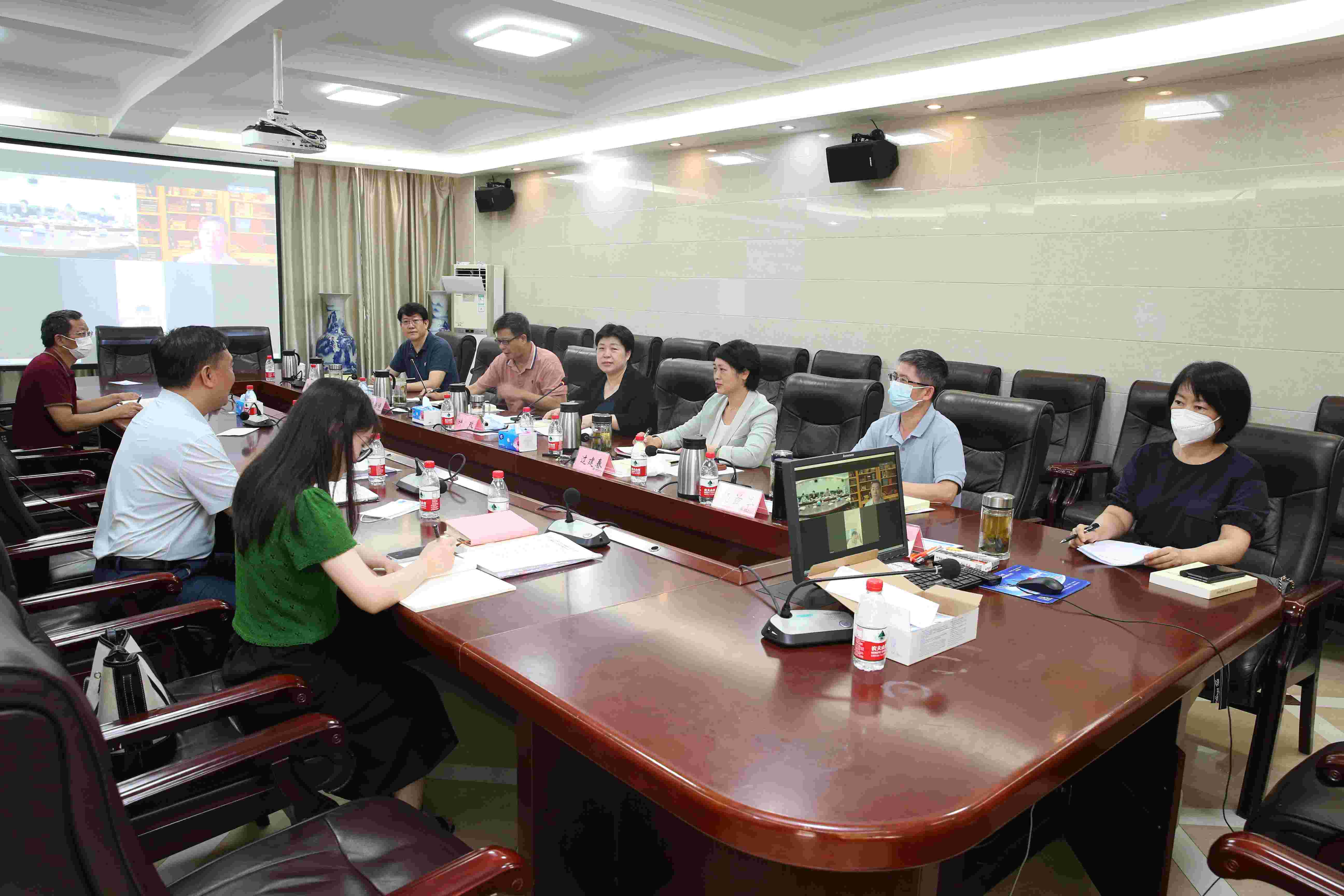 我校党委主题教育读书班开展“加强思想政治工作，培养德智体美劳全面发展的社会主义建设者和接班人”专题学习