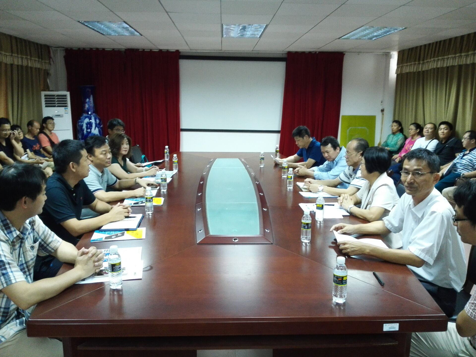 我校与两家企业签订产学研战略合作协议