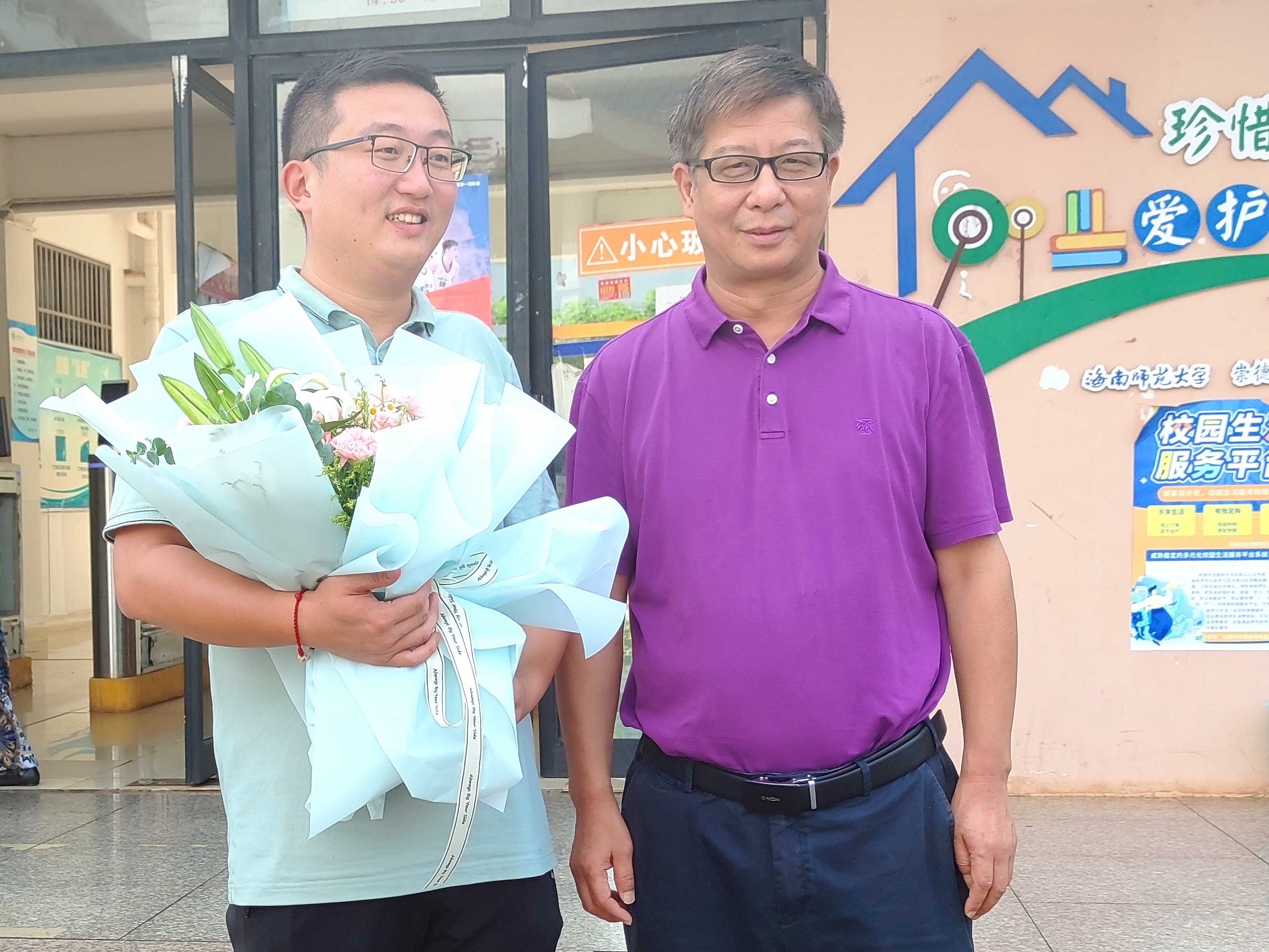 陈险峰副校长看望慰问捐献造血干细胞的体育学院辅导员李豪