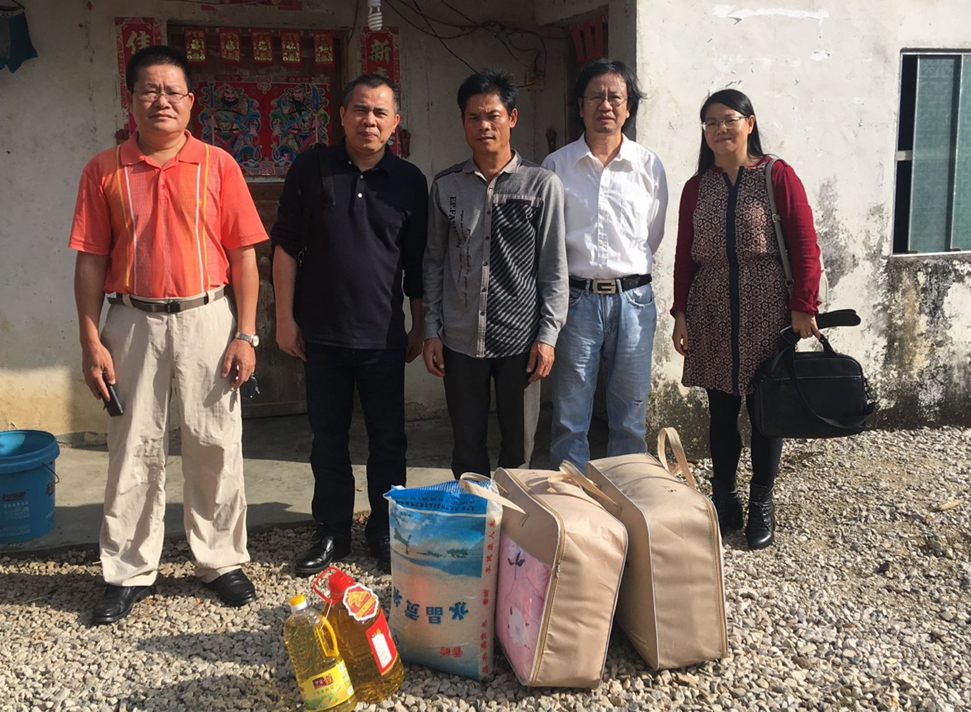 【扶贫专题】各单位到陵水亚欠村开展对口扶贫