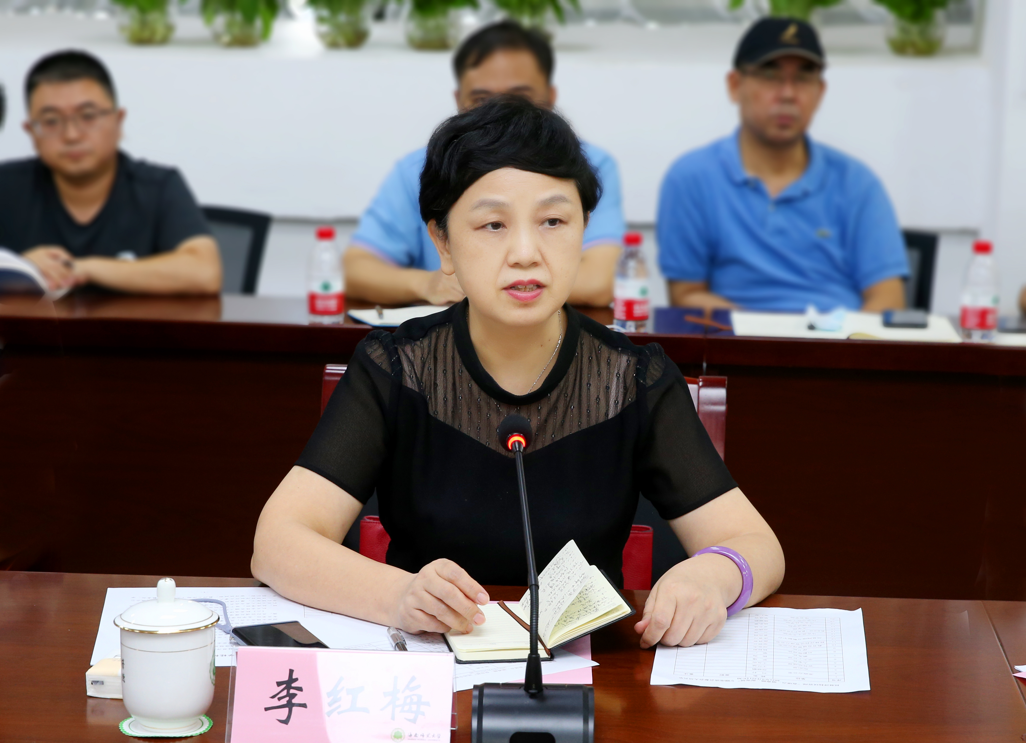 李红梅:以师生为中心,持续推进“查堵点、破难题、促发展”活动