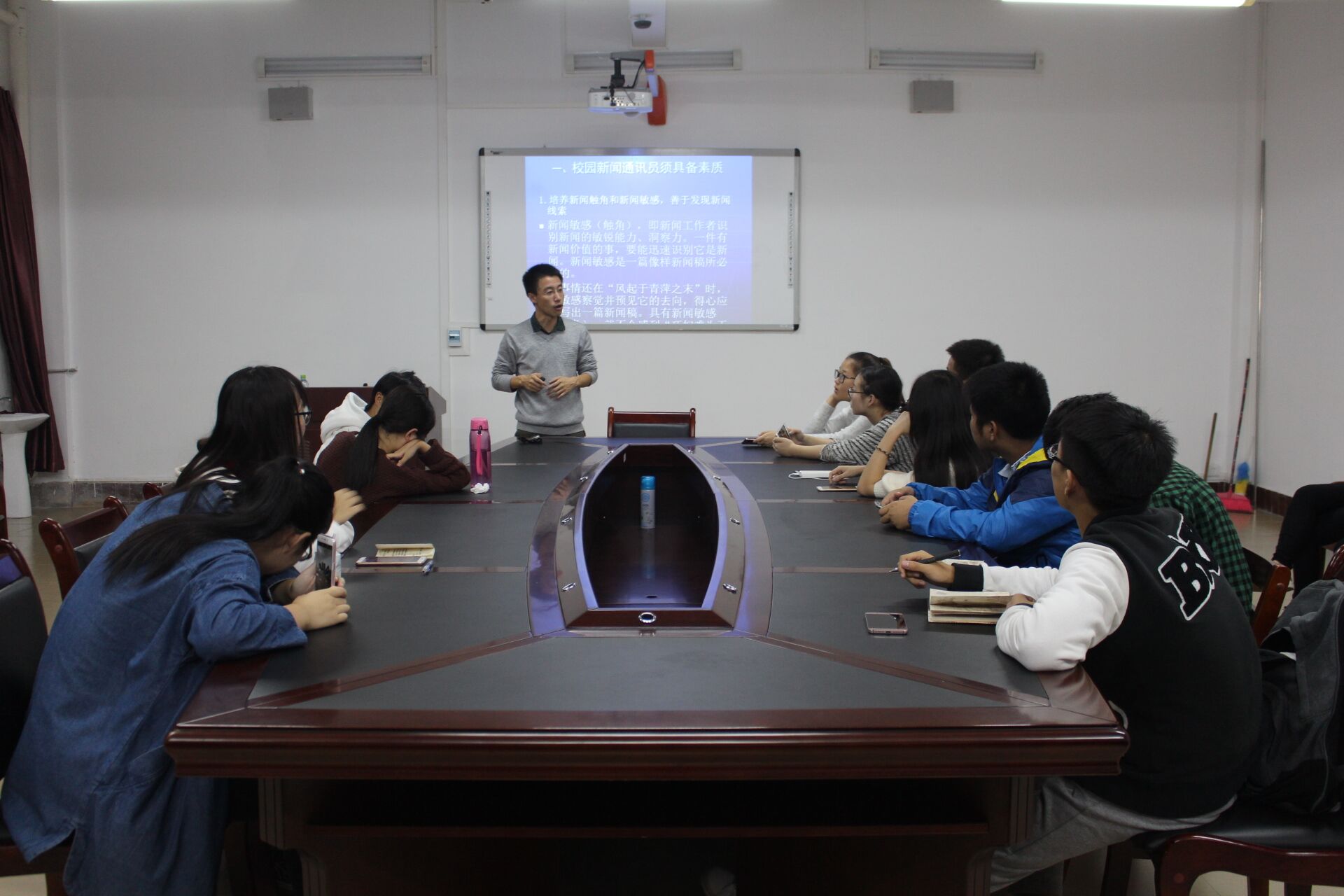 青年之声·给予你们翅膀,愿你们飞翔 ——记物电学院新闻写作与摄影技巧培训大会