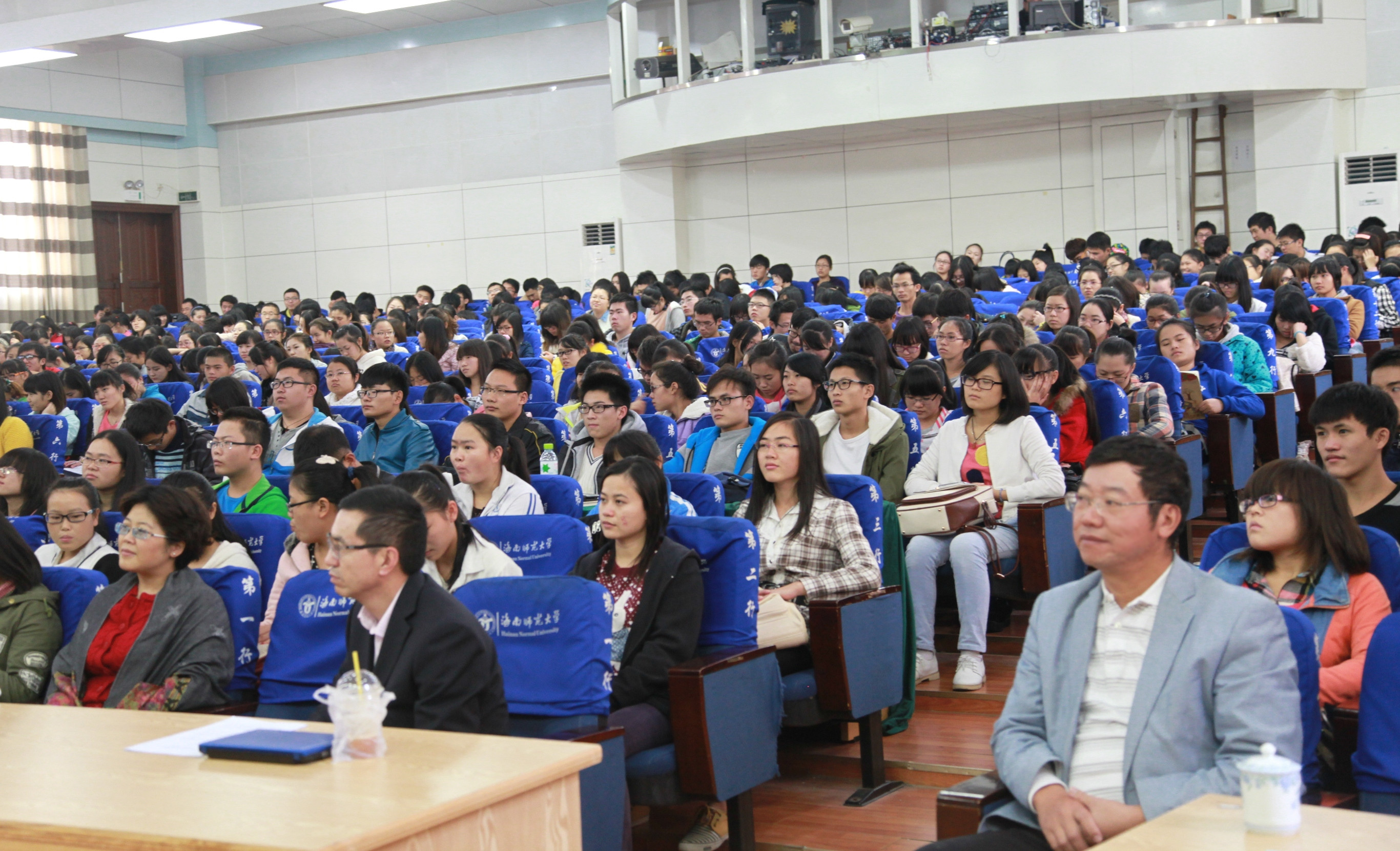 国家督学罗崇敏先生来我校讲学