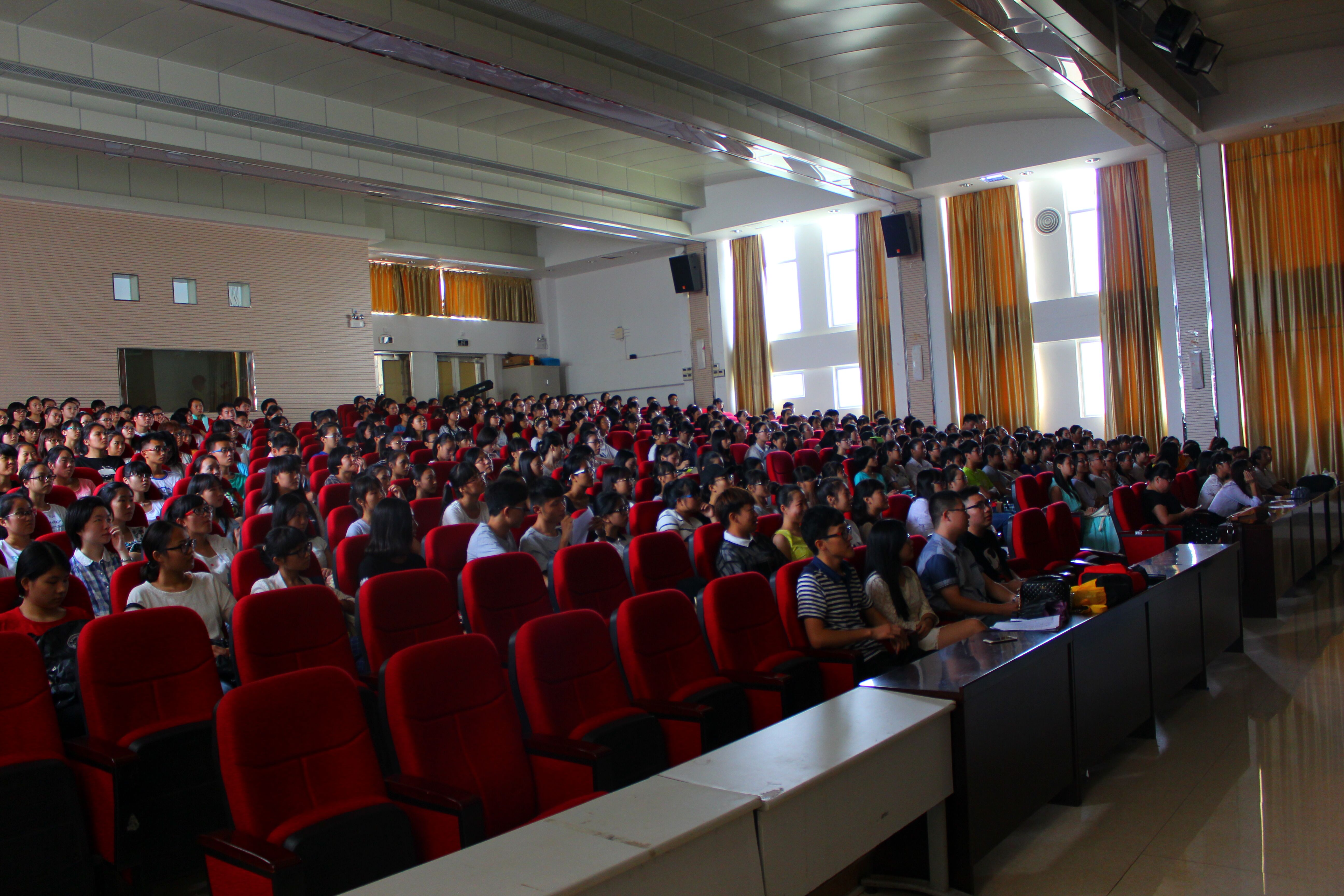 新的起点，新的开始――外国语学院召开2015级新生入学教育