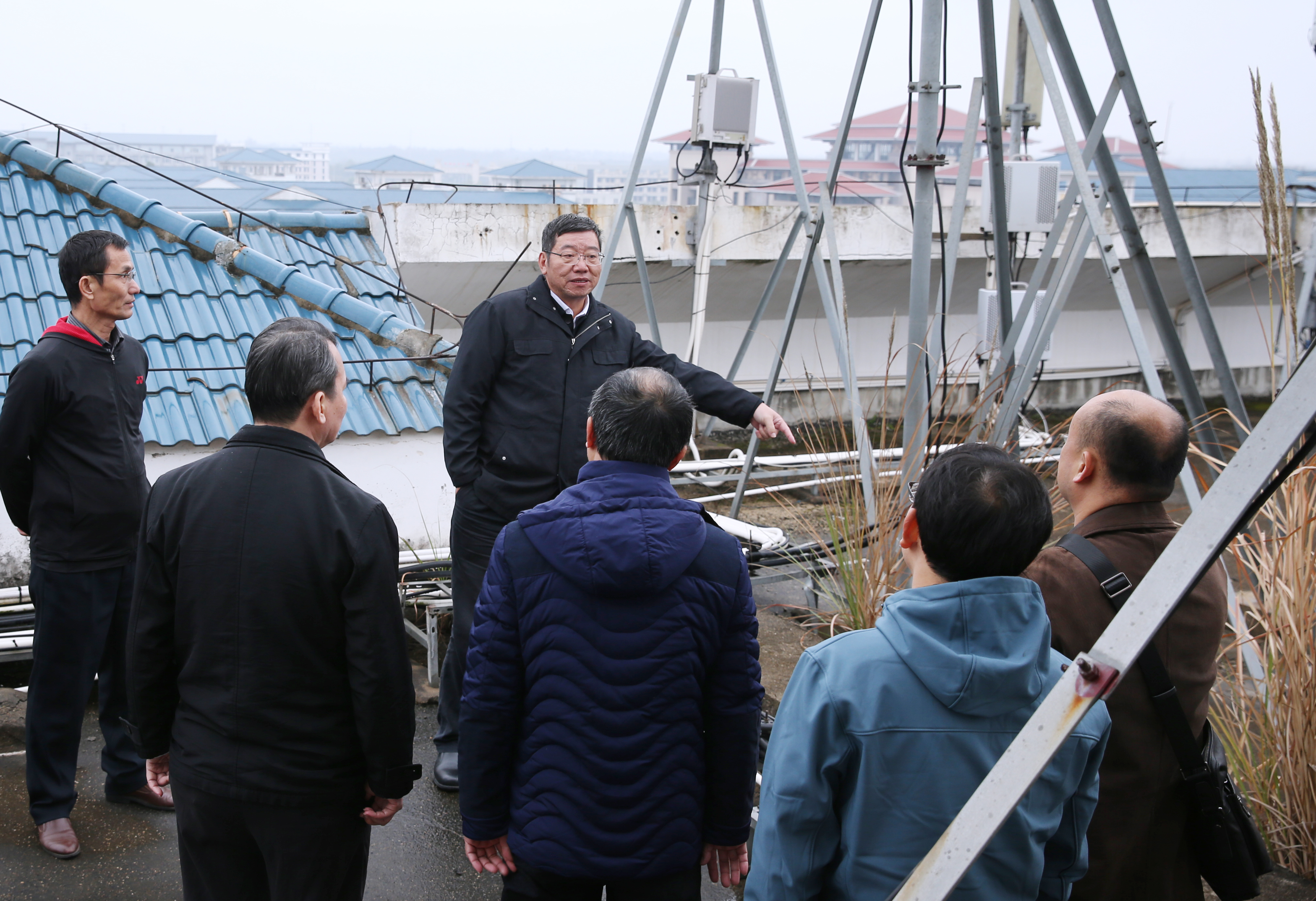 林强检查校园疫情防控和安全稳定工作