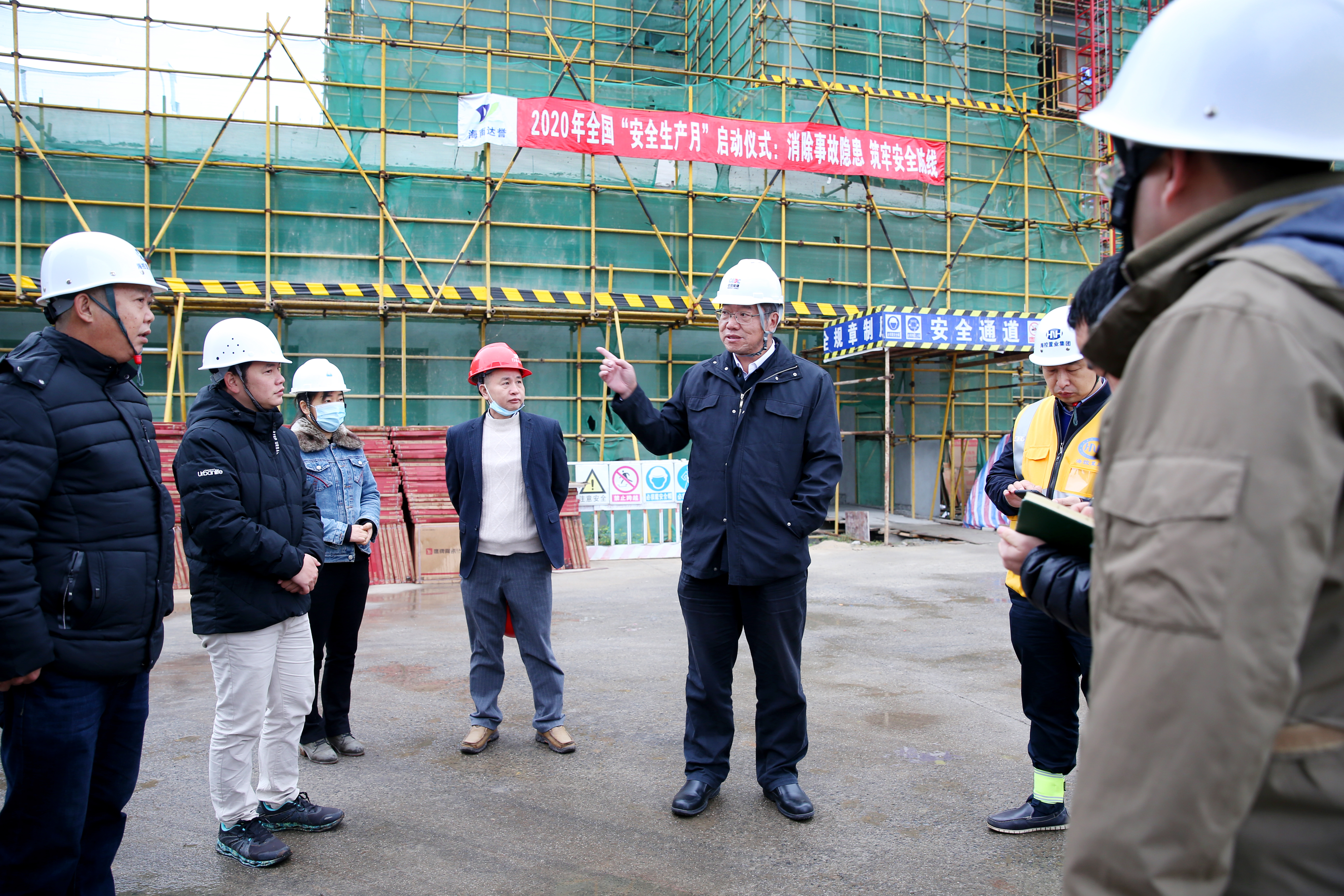 林强检查校园疫情防控和安全稳定工作