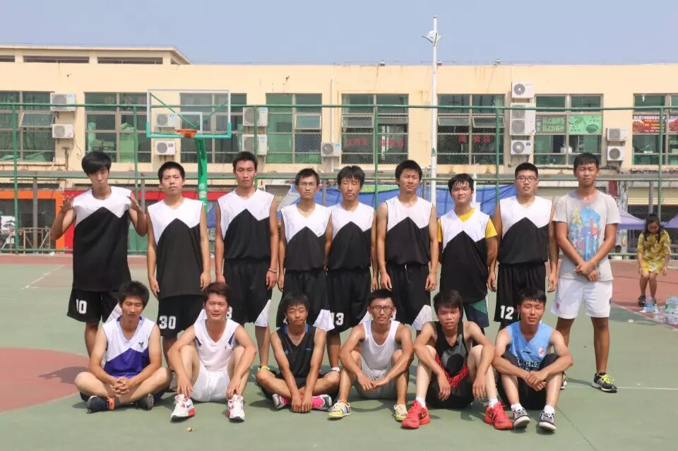 践行“三走” 挥洒青春――记外国语学院举办“迎新杯”男篮女排